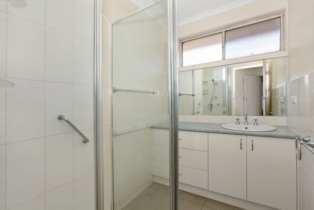 17 Olive Street, Reservoir VIC 3073, Reservoir - Thumbnail 8