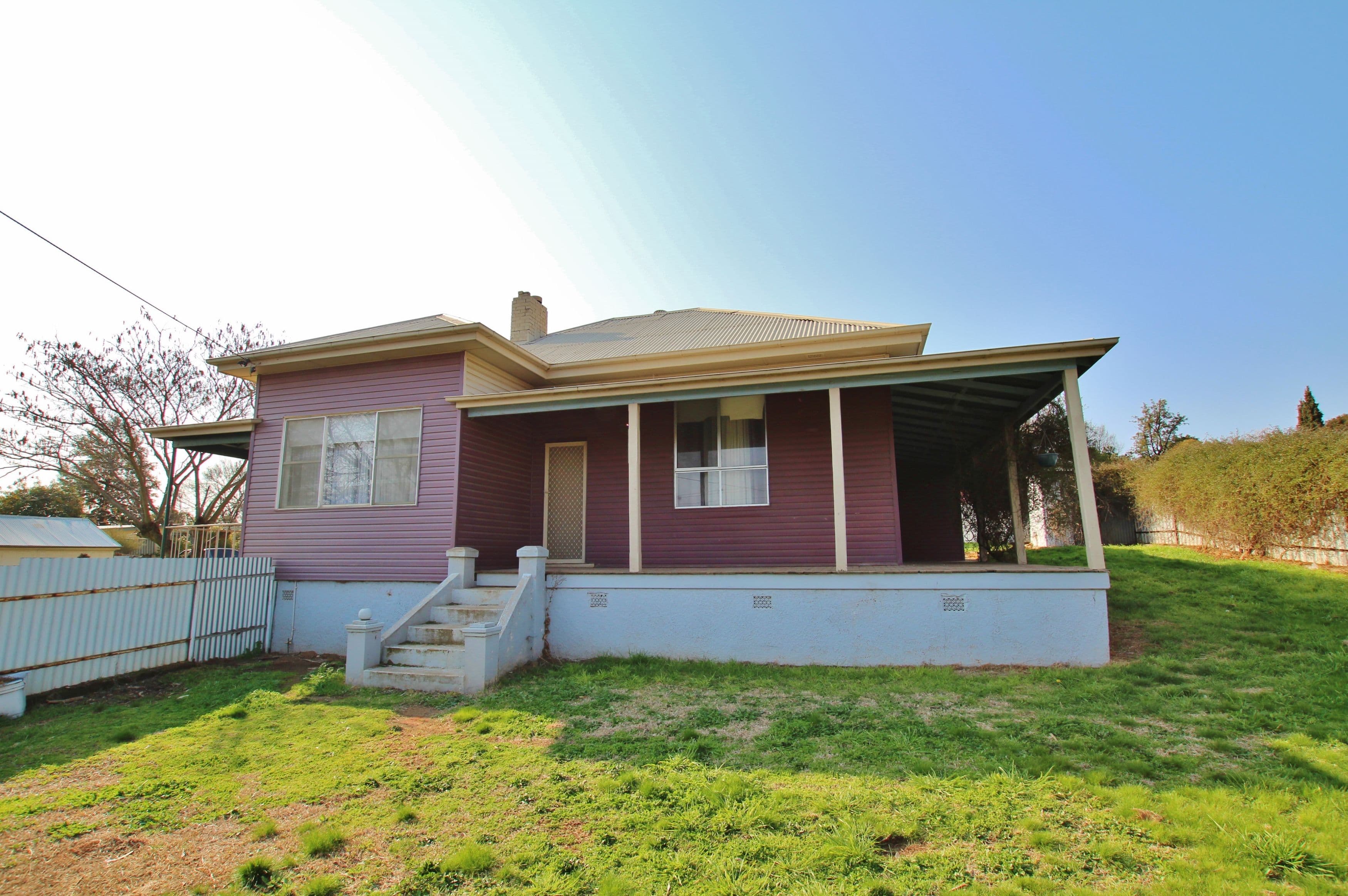 14 Russell Street, Young - Image 1