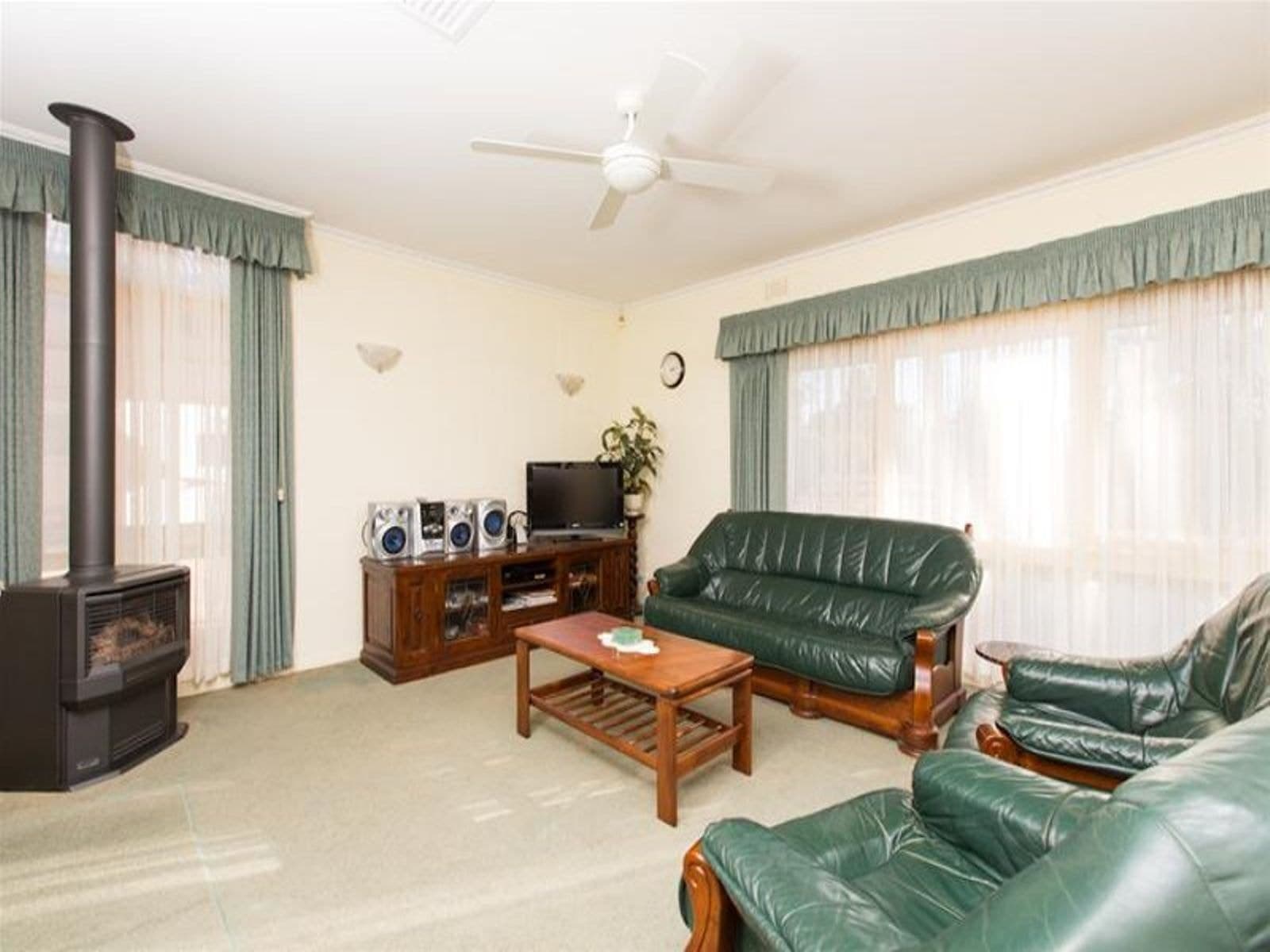 683 Cureton Avenue, Nichols Point - Thumbnail 2