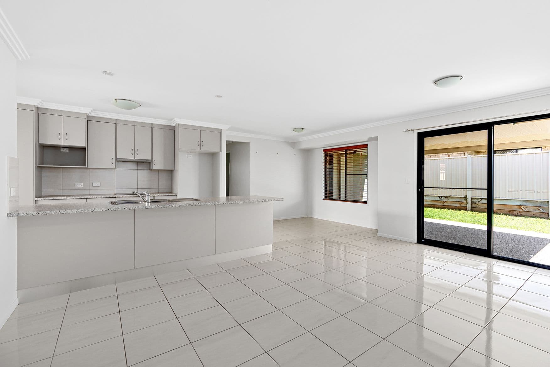 9 Lightening Street, Emerald QLD 4720, Emerald - Thumbnail 2
