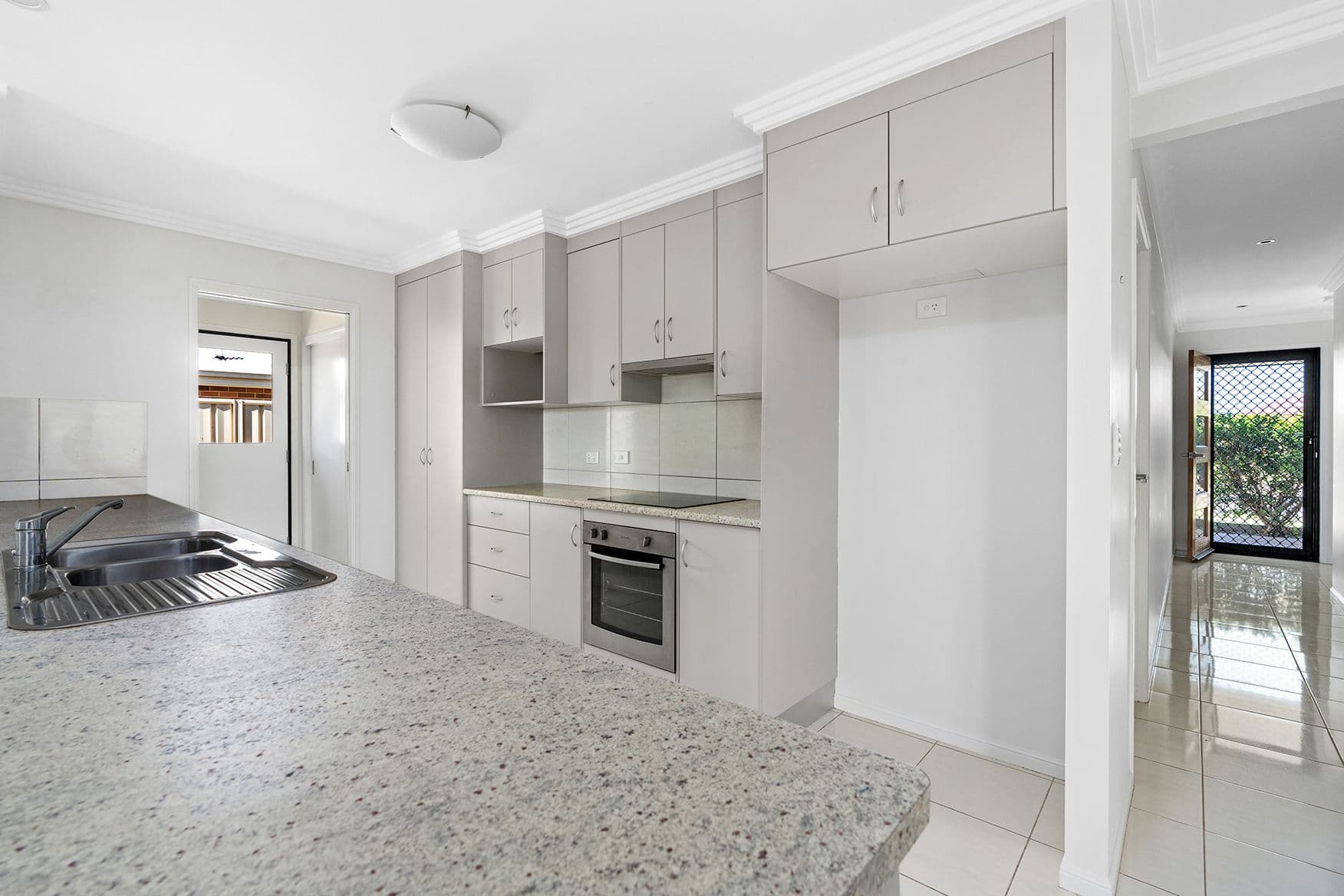 9 Lightening Street, Emerald QLD 4720, Emerald - Thumbnail 3