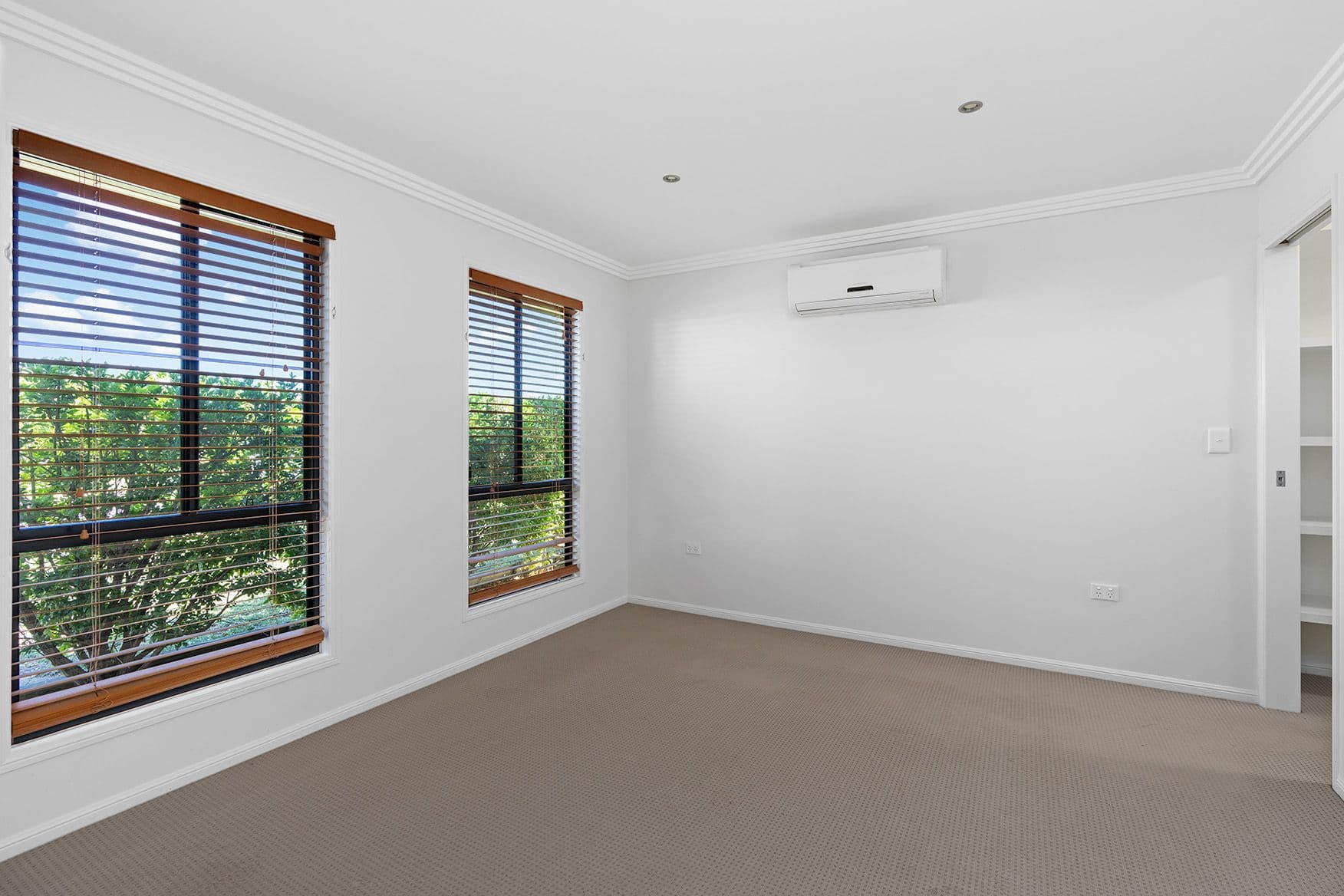 9 Lightening Street, Emerald QLD 4720, Emerald - Thumbnail 5