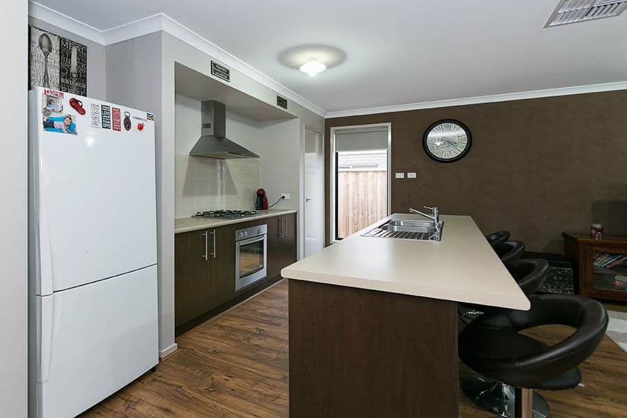 4 Shaheen Court, Melton West VIC 3337, Melton West - Thumbnail 2