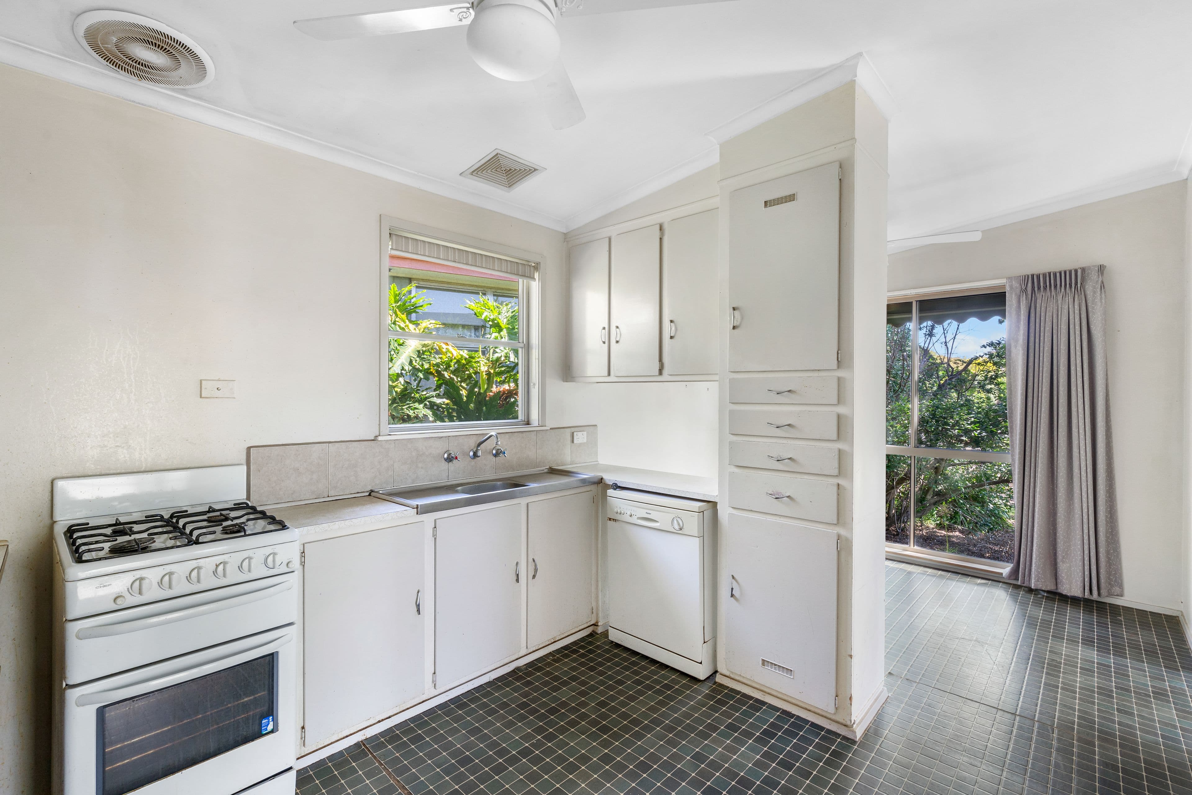46 Martindale Crescent, Seymour VIC 3660, Seymour - Thumbnail 4