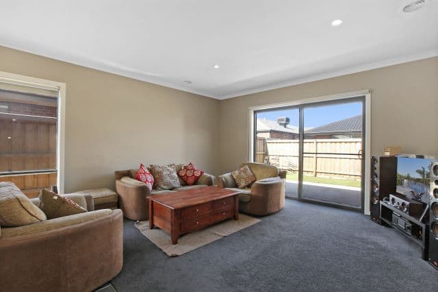 14 Zaika Close, Lalor VIC 3075, Lalor - Thumbnail 2