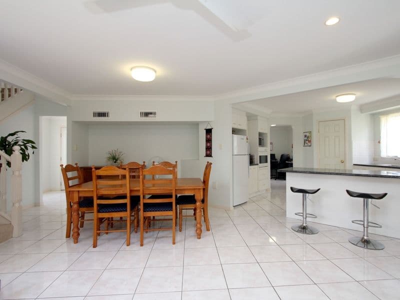11 Begonia Place, CALAMVALE QLD 4116, Calamvale - Thumbnail 2