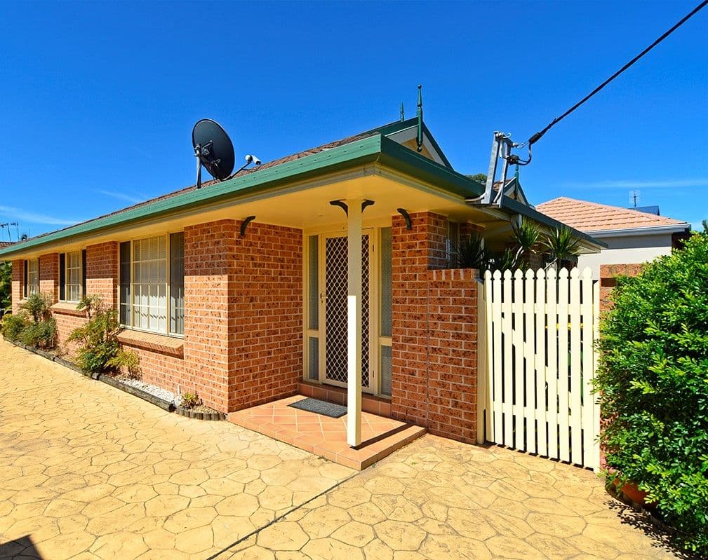 16 Telopea Street, Booker Bay - Image 1