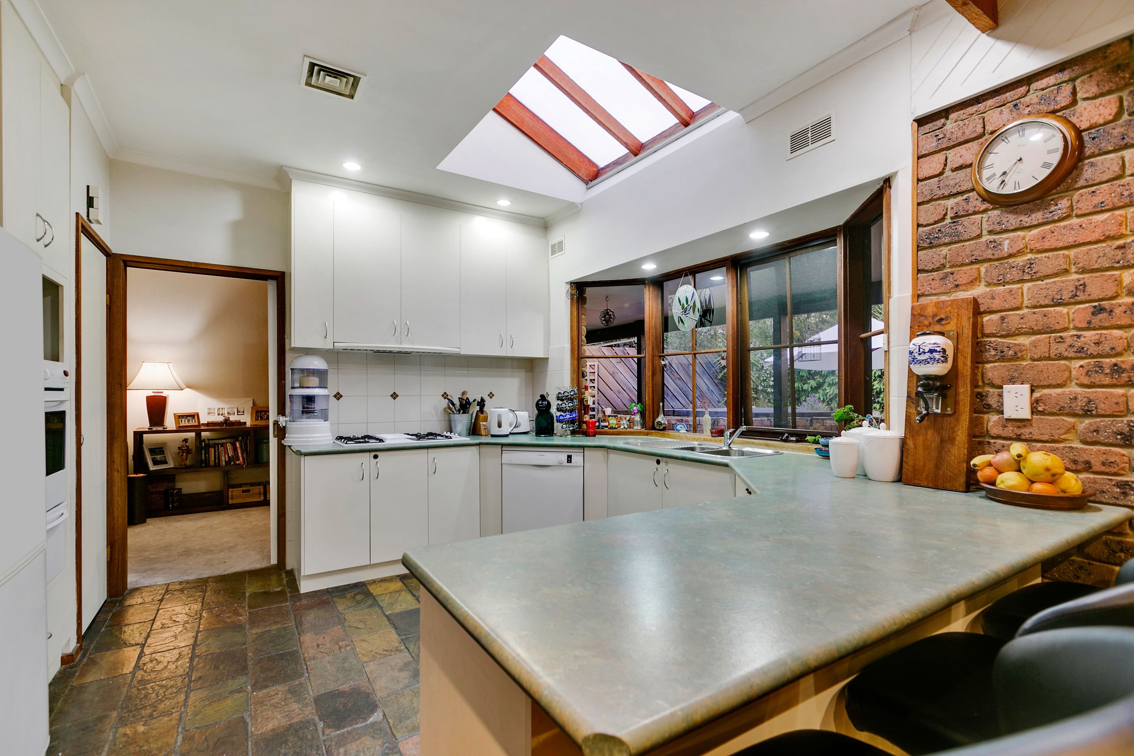 2 Juliana Close, Frankston VIC 3199, Frankston - Thumbnail 2