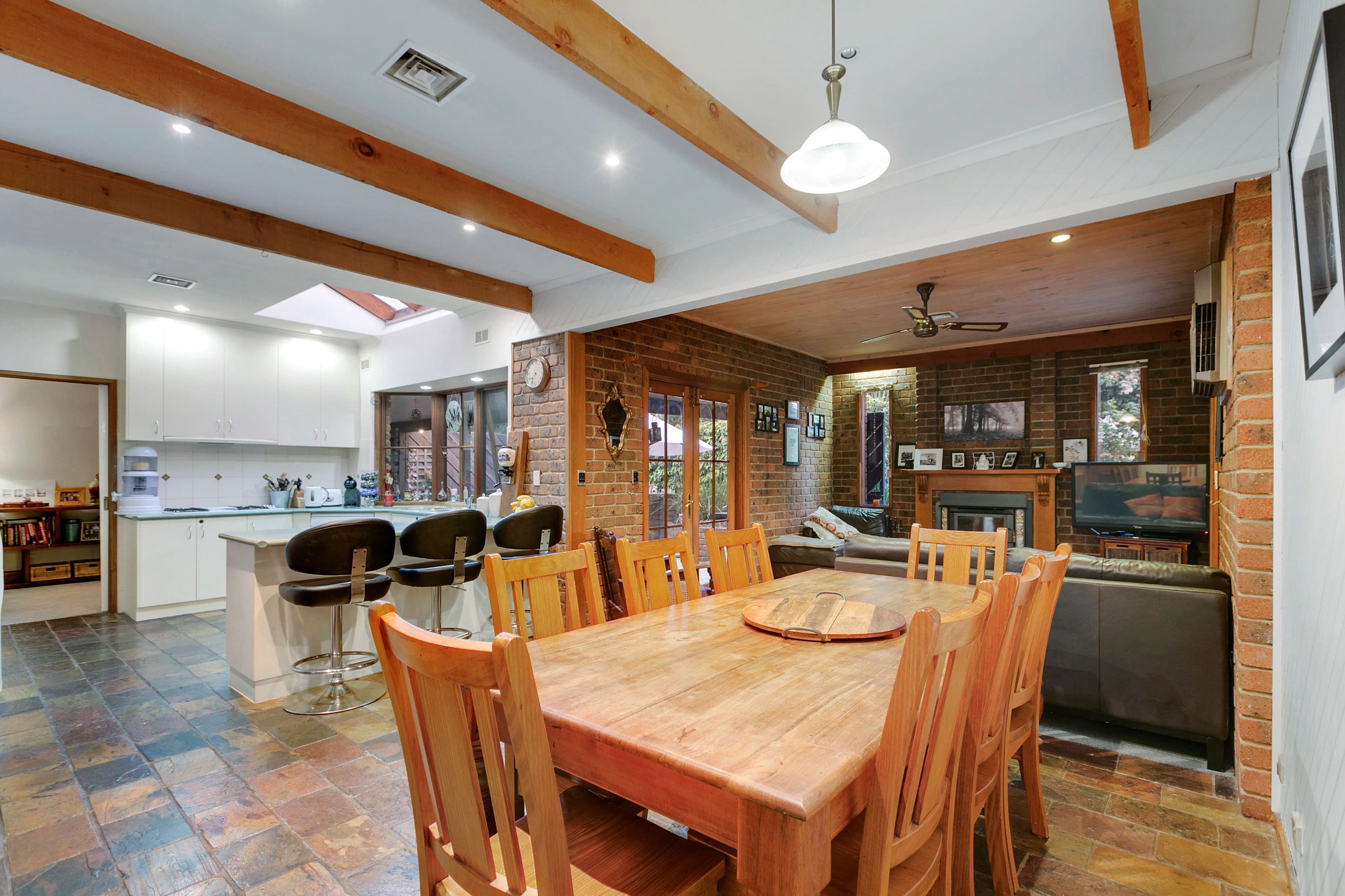 2 Juliana Close, Frankston VIC 3199, Frankston - Thumbnail 3