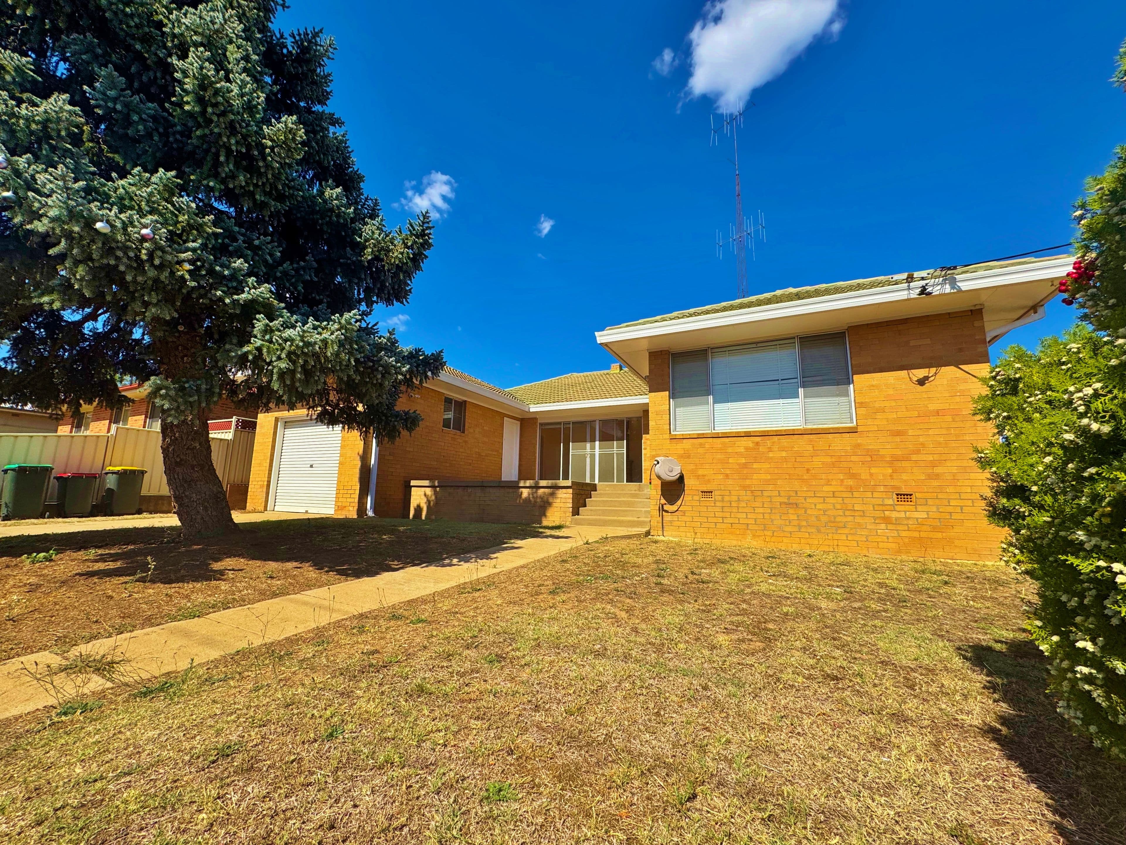 30 Miro Street, Young NSW 2594, Young - Thumbnail 2