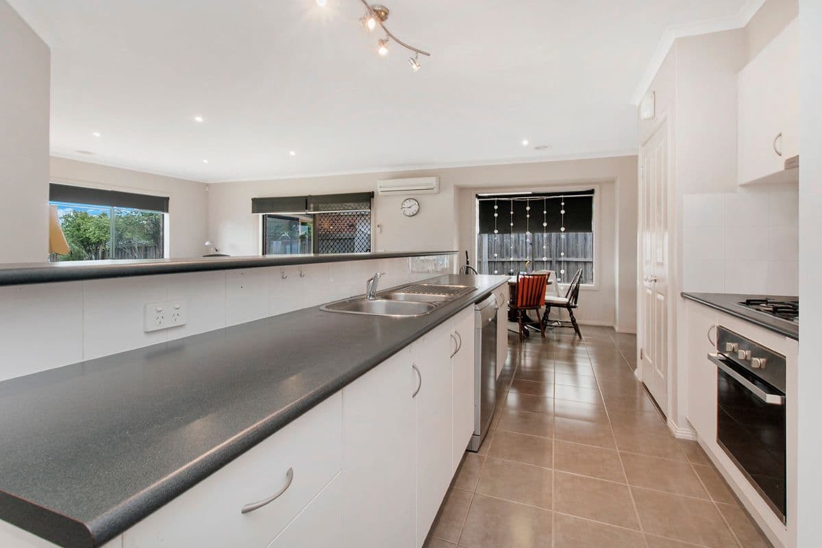 14 Huntingfield Drive, Warrnambool VIC 3280, Warrnambool - Thumbnail 3