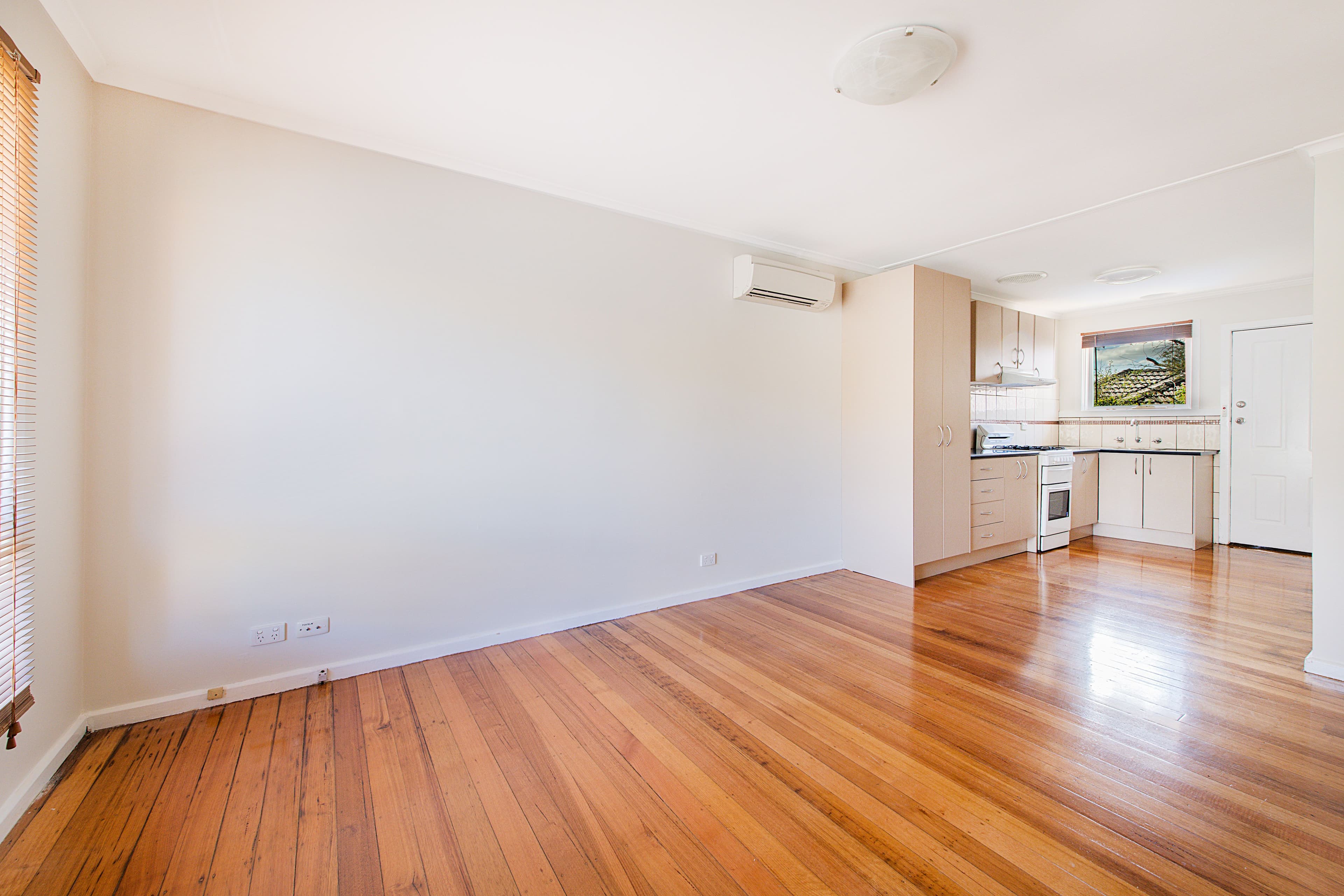 8 Simpson Road, Ferntree Gully VIC 3156, Ferntree Gully - Thumbnail 2