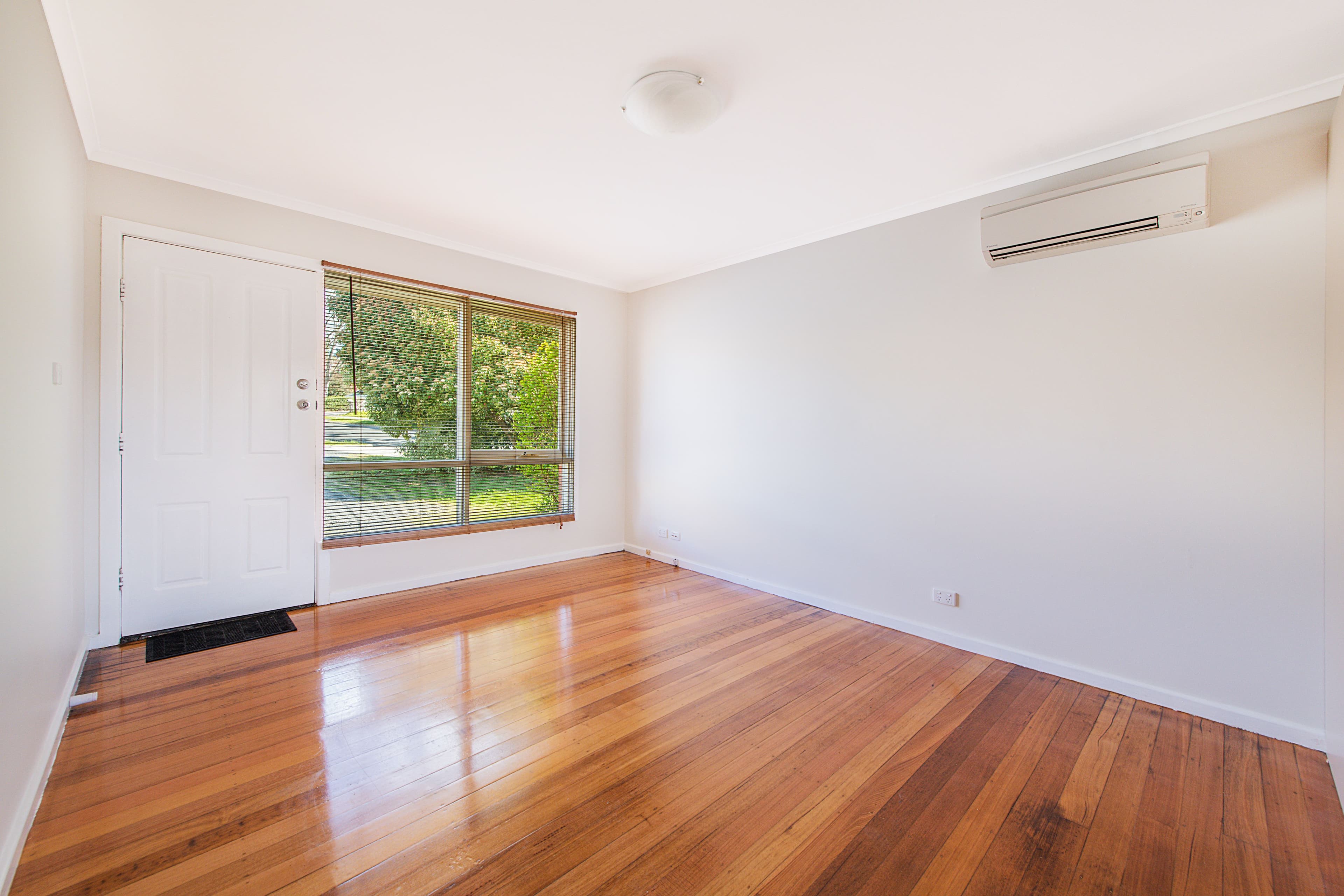 8 Simpson Road, Ferntree Gully VIC 3156, Ferntree Gully - Thumbnail 3