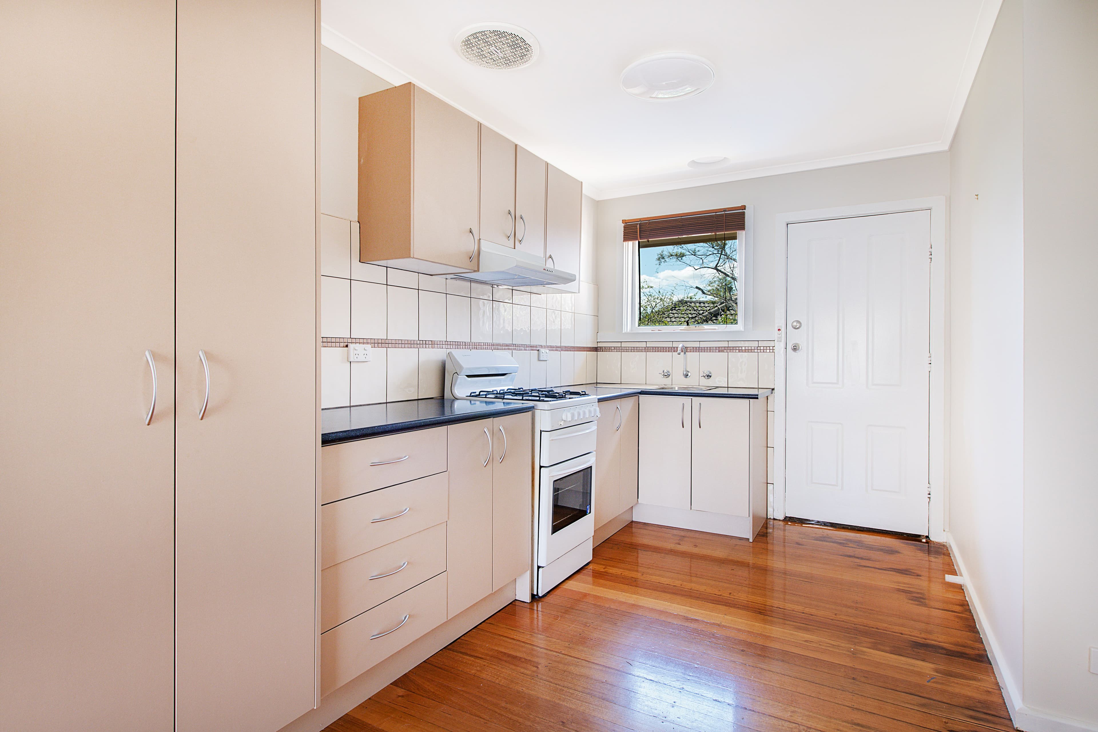 8 Simpson Road, Ferntree Gully VIC 3156, Ferntree Gully - Thumbnail 4