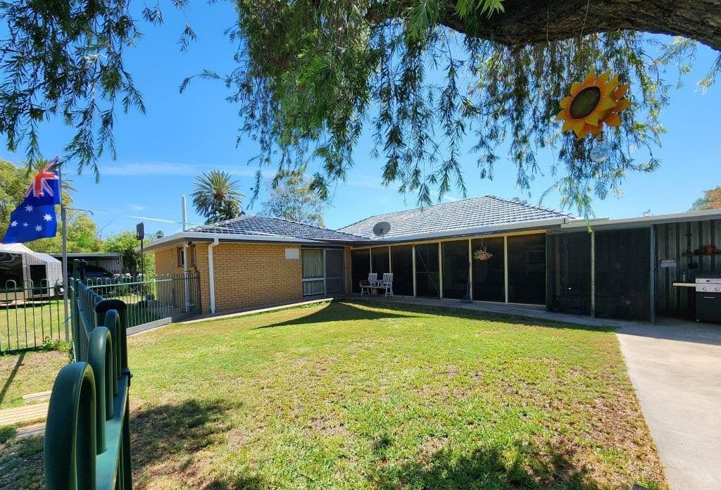 42 Northern Road, Roma QLD 4455, Roma - Thumbnail 2