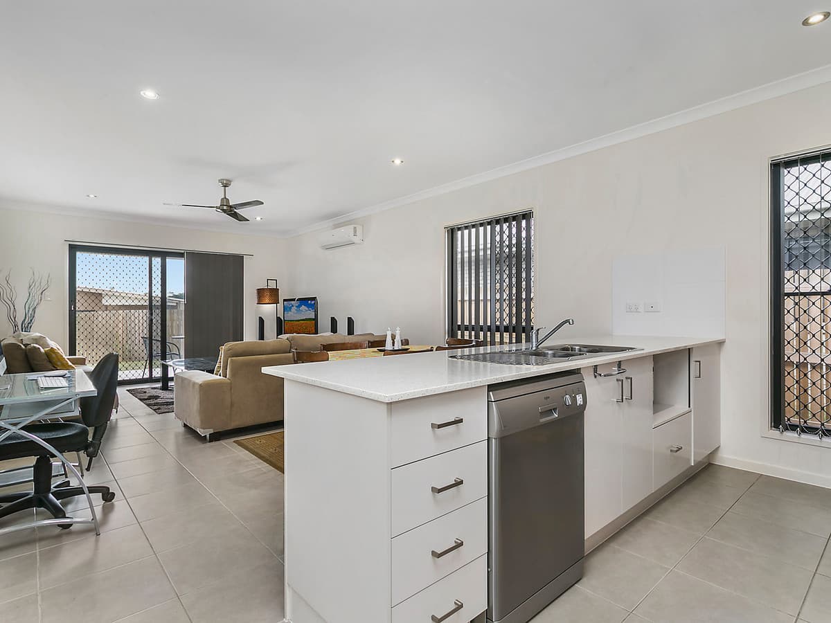 8 Varsity Crescent, Norman Gardens QLD, Norman Gardens - Thumbnail 3