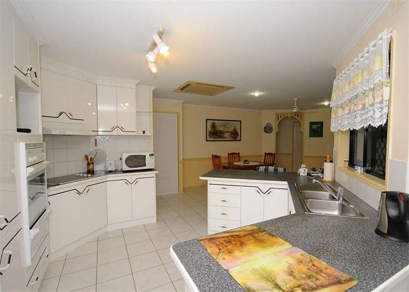 11 Thornbill Drive, ELI WATERS QLD 4655, Eli Waters - Thumbnail 6