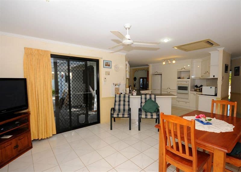 11 Thornbill Drive, ELI WATERS QLD 4655, Eli Waters - Thumbnail 7