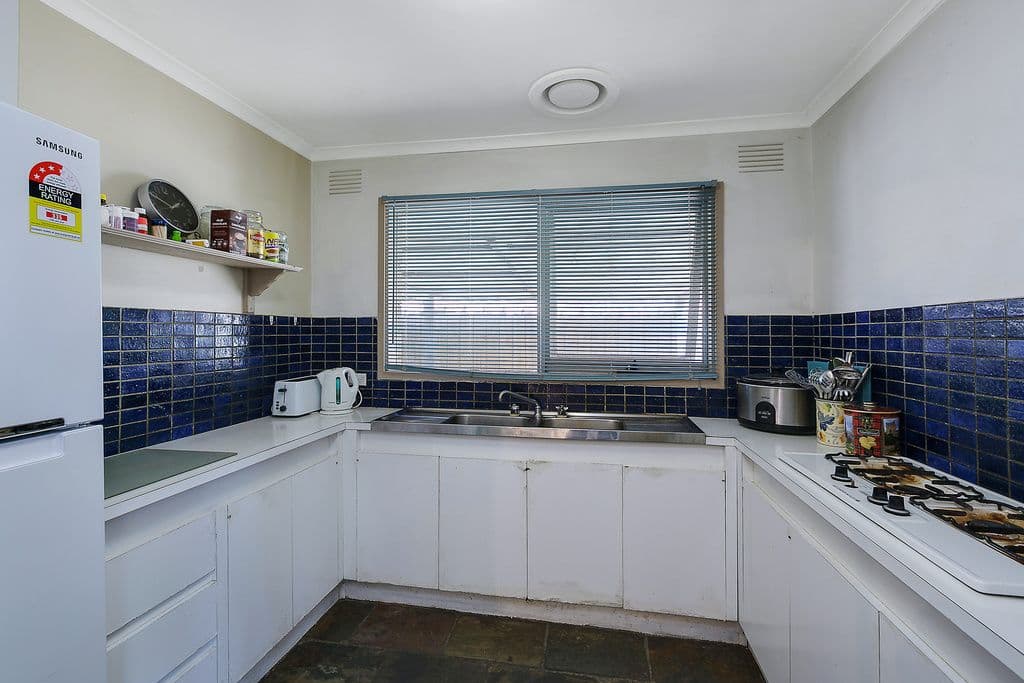 2 Combe Court, Epping VIC 3076, Epping - Thumbnail 2