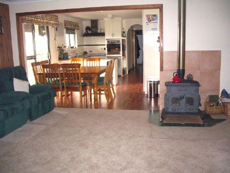 38 Naracoorte Road, BORDERTOWN SA 5268, Bordertown - Thumbnail 4