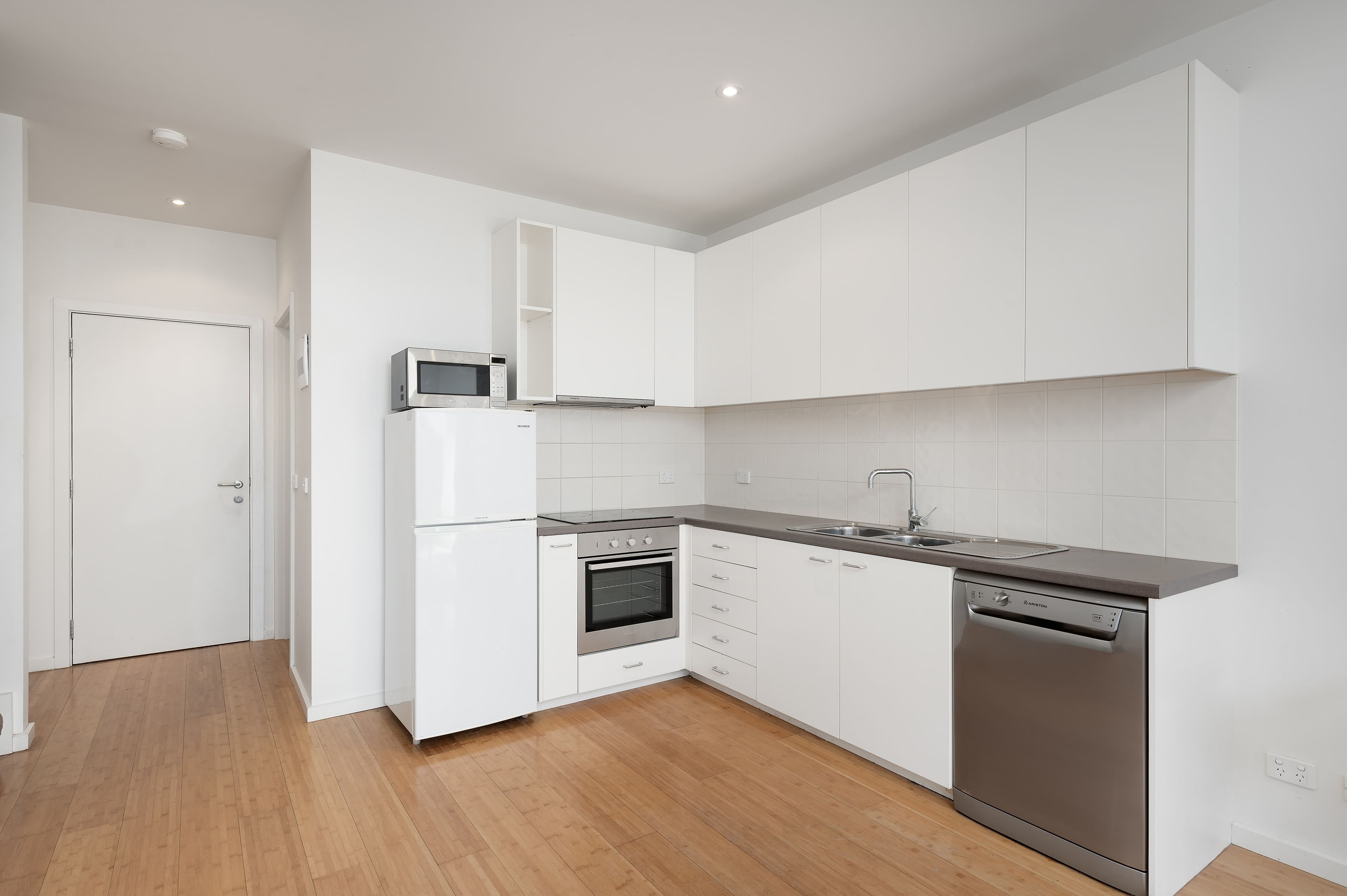 28 Waxflower Crescent, Bundoora VIC 3083, Bundoora - Thumbnail 2