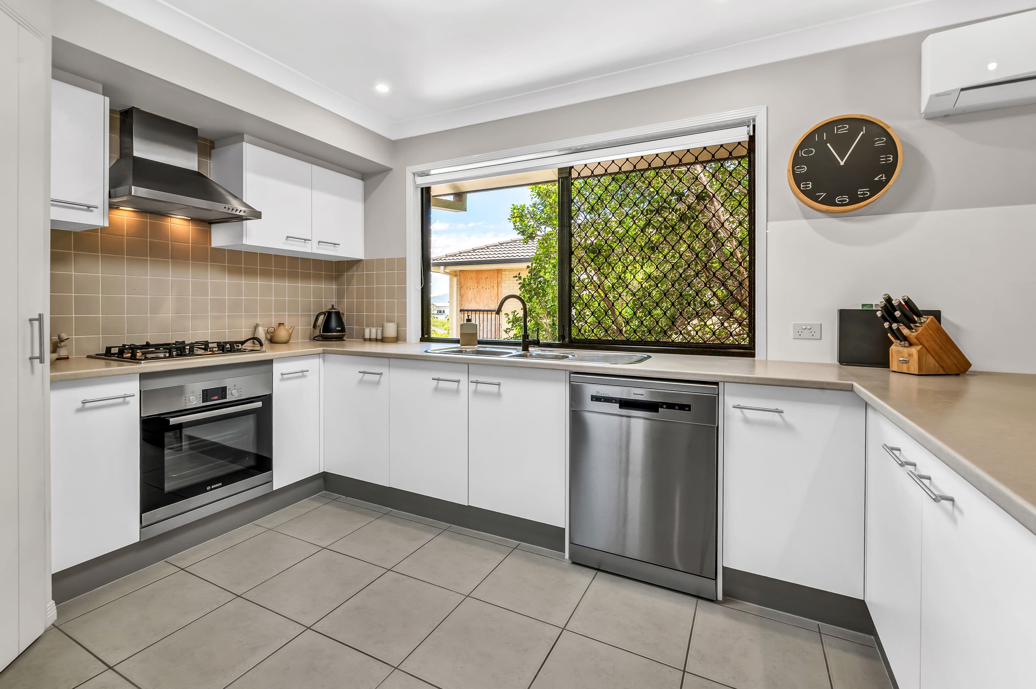 35 Yamba Street, Pacific Pines QLD 4211, Pacific Pines - Thumbnail 3