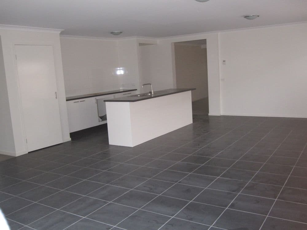 71 Tristania Drive, POINT COOK VIC 3030, Point Cook - Thumbnail 3