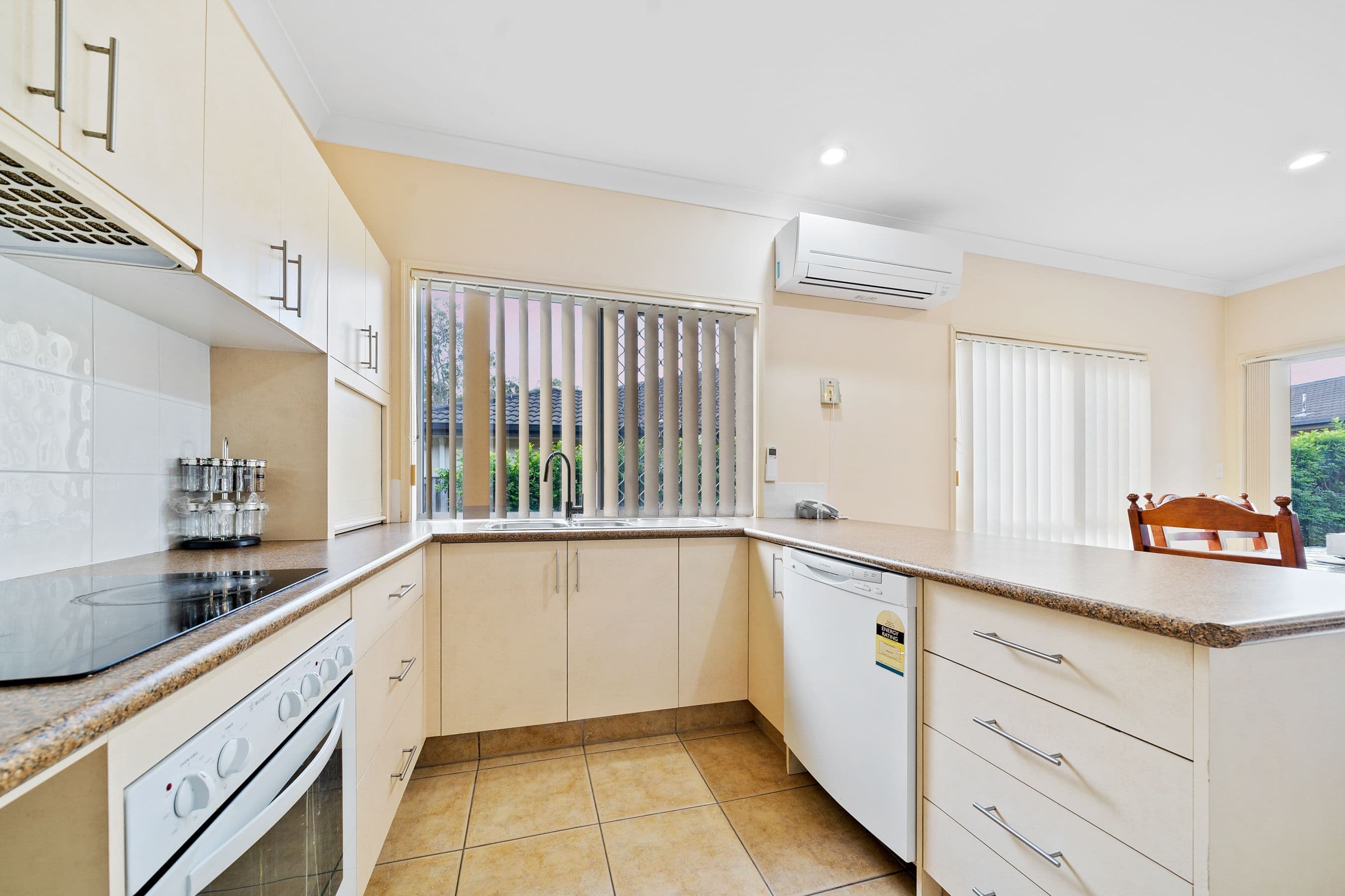 5 Courtney Close, Heritage Park QLD 4118, Heritage Park - Thumbnail 3