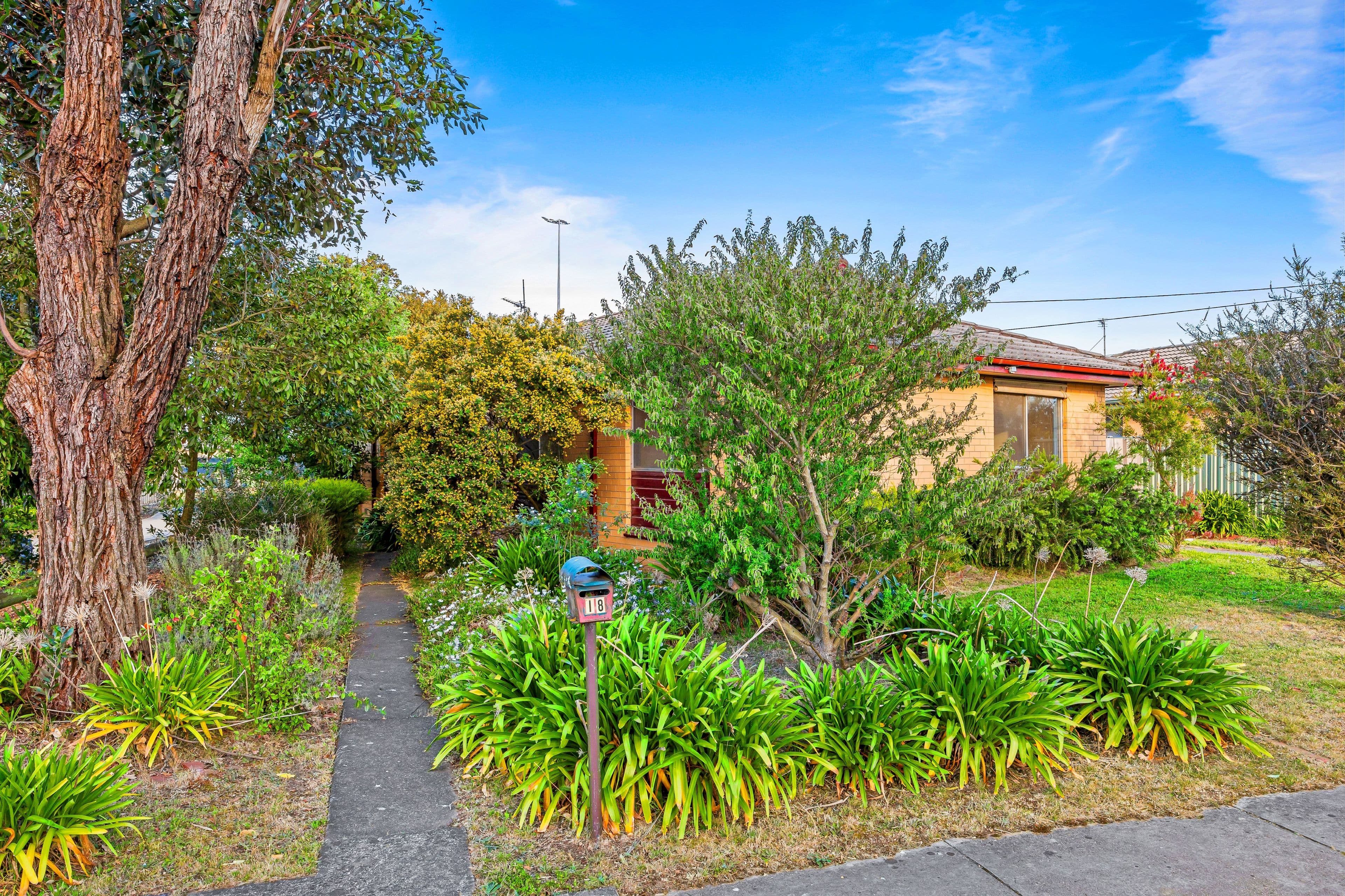 18 Erica Street, Wendouree VIC 3355, Wendouree - Thumbnail 2