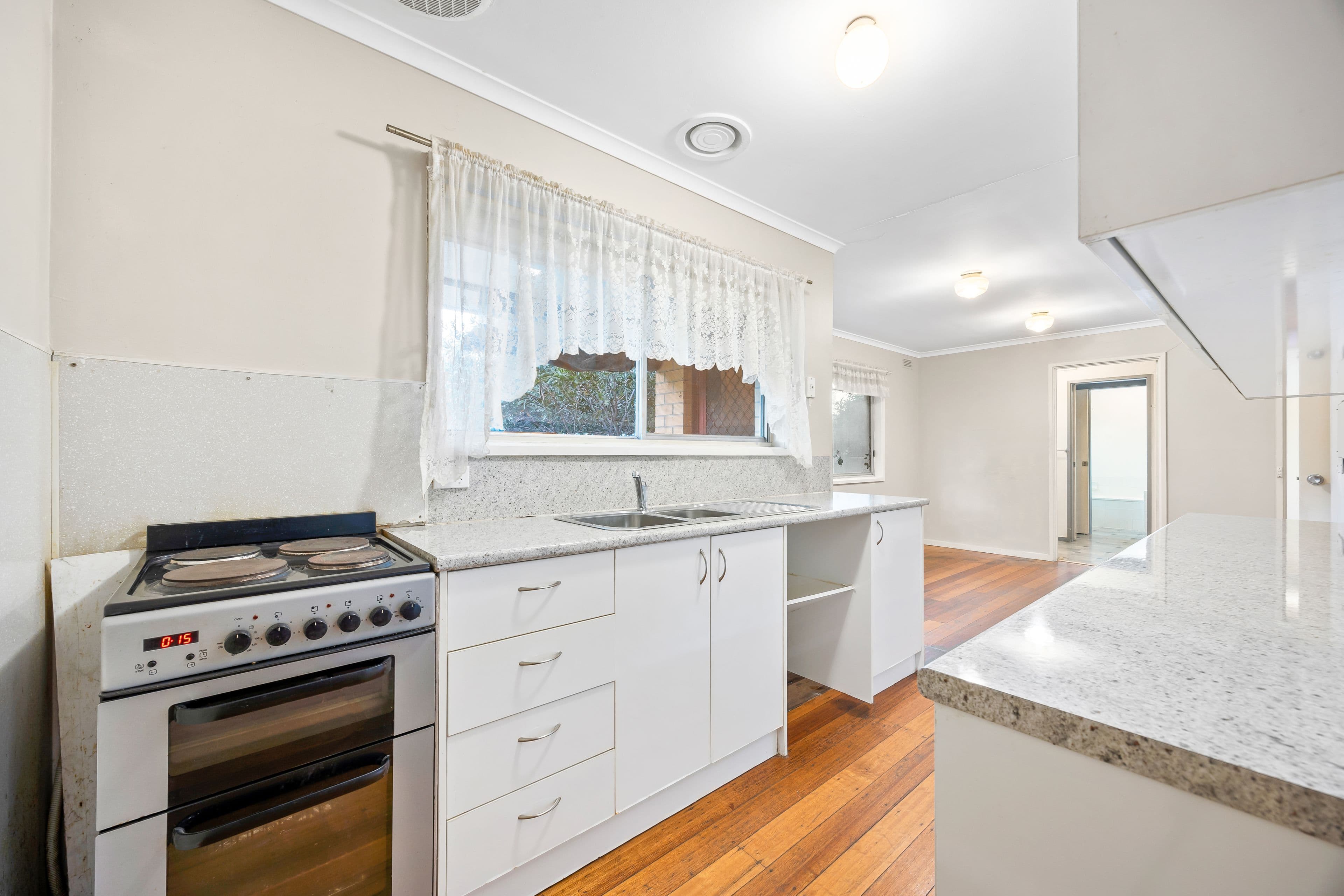 18 Erica Street, Wendouree VIC 3355, Wendouree - Thumbnail 5