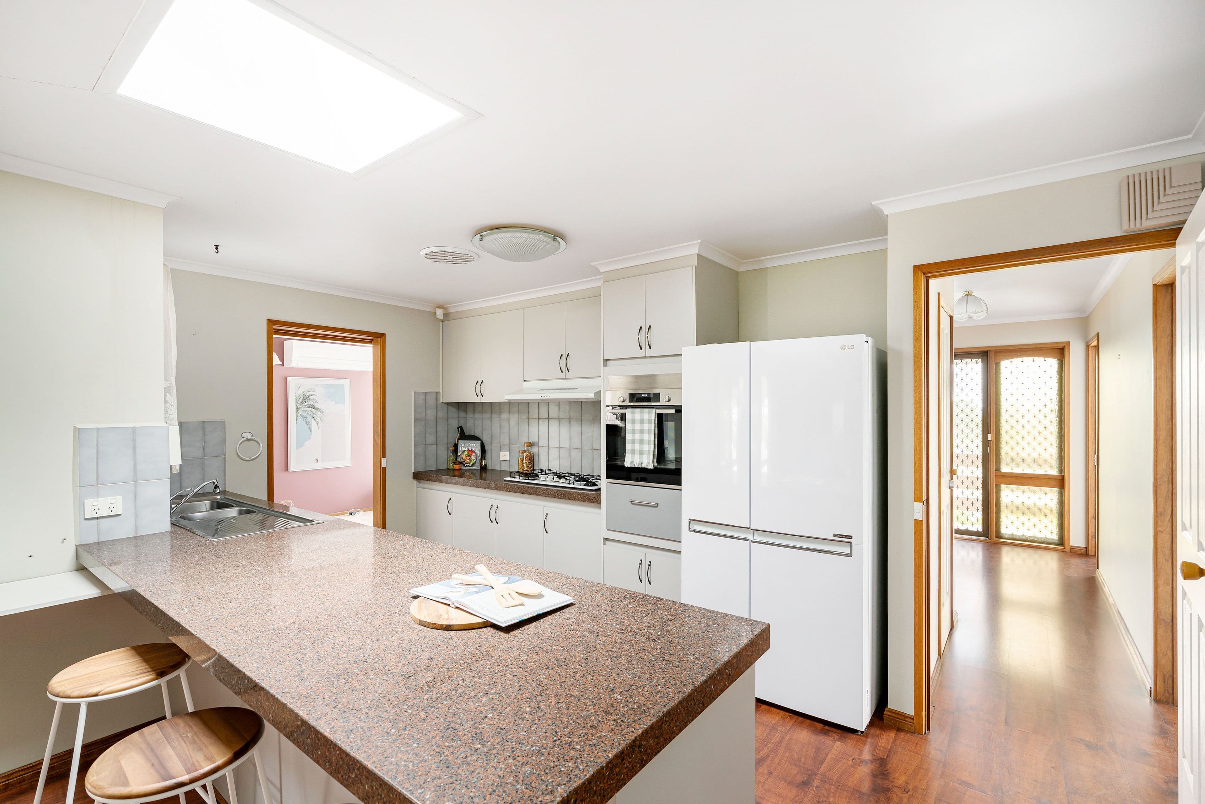 10 Blackman Close, Sunbury VIC 3429, Sunbury - Thumbnail 3