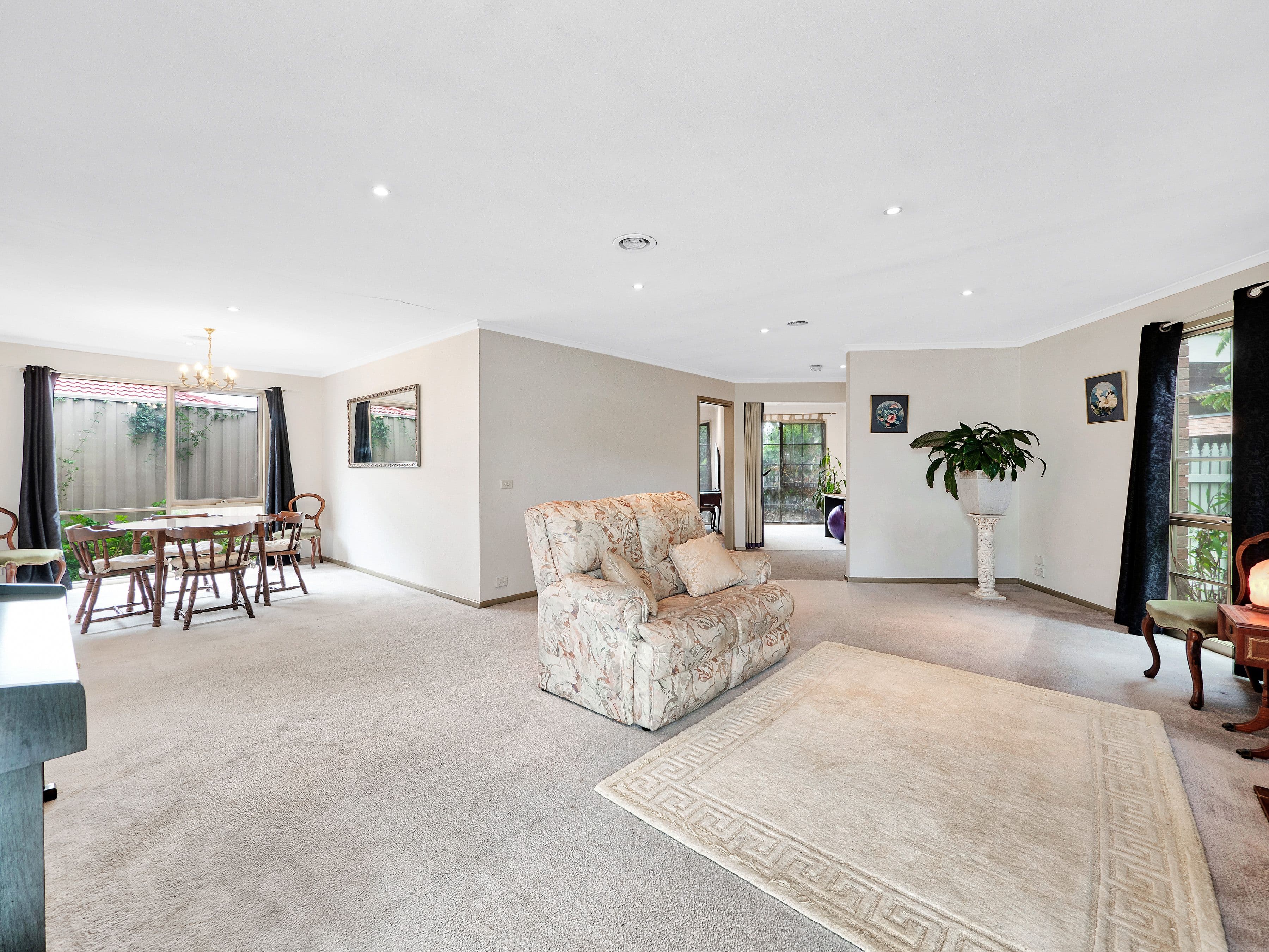 14 Megan Close, Cranbourne West VIC 3977, Cranbourne West - Thumbnail 2