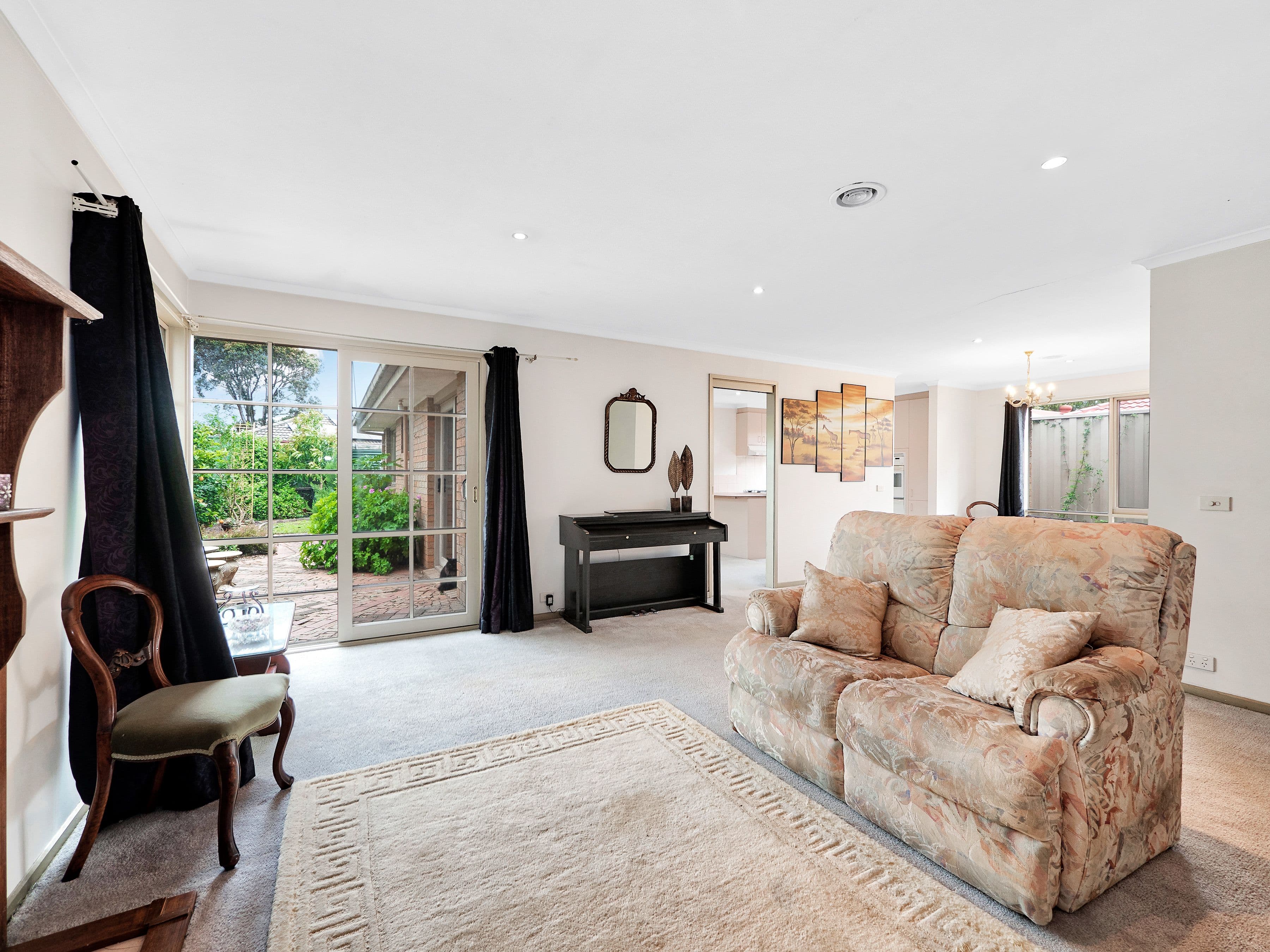 14 Megan Close, Cranbourne West VIC 3977, Cranbourne West - Thumbnail 3