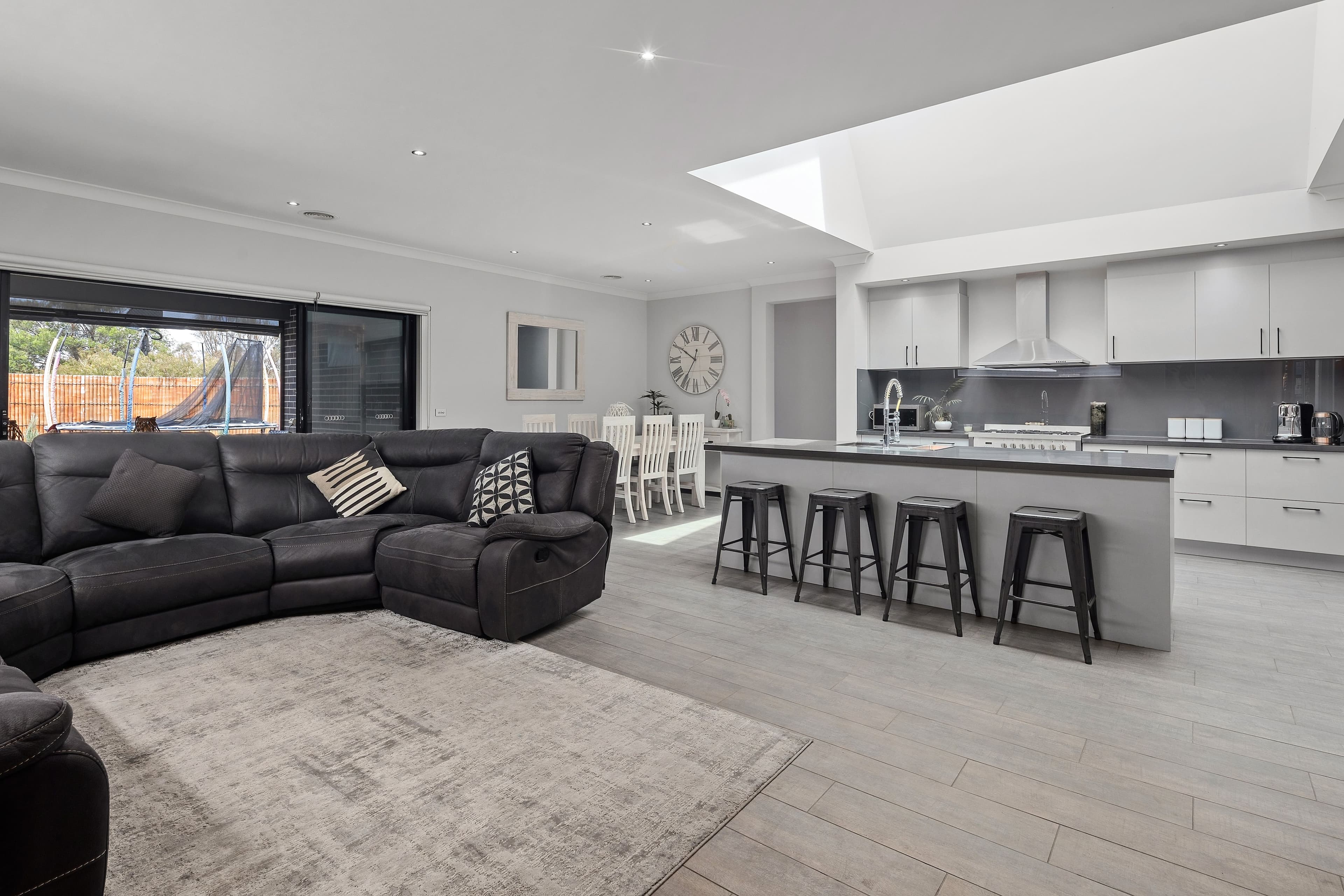 3 Wicklow Close, Lalor VIC 3075, Lalor - Thumbnail 2