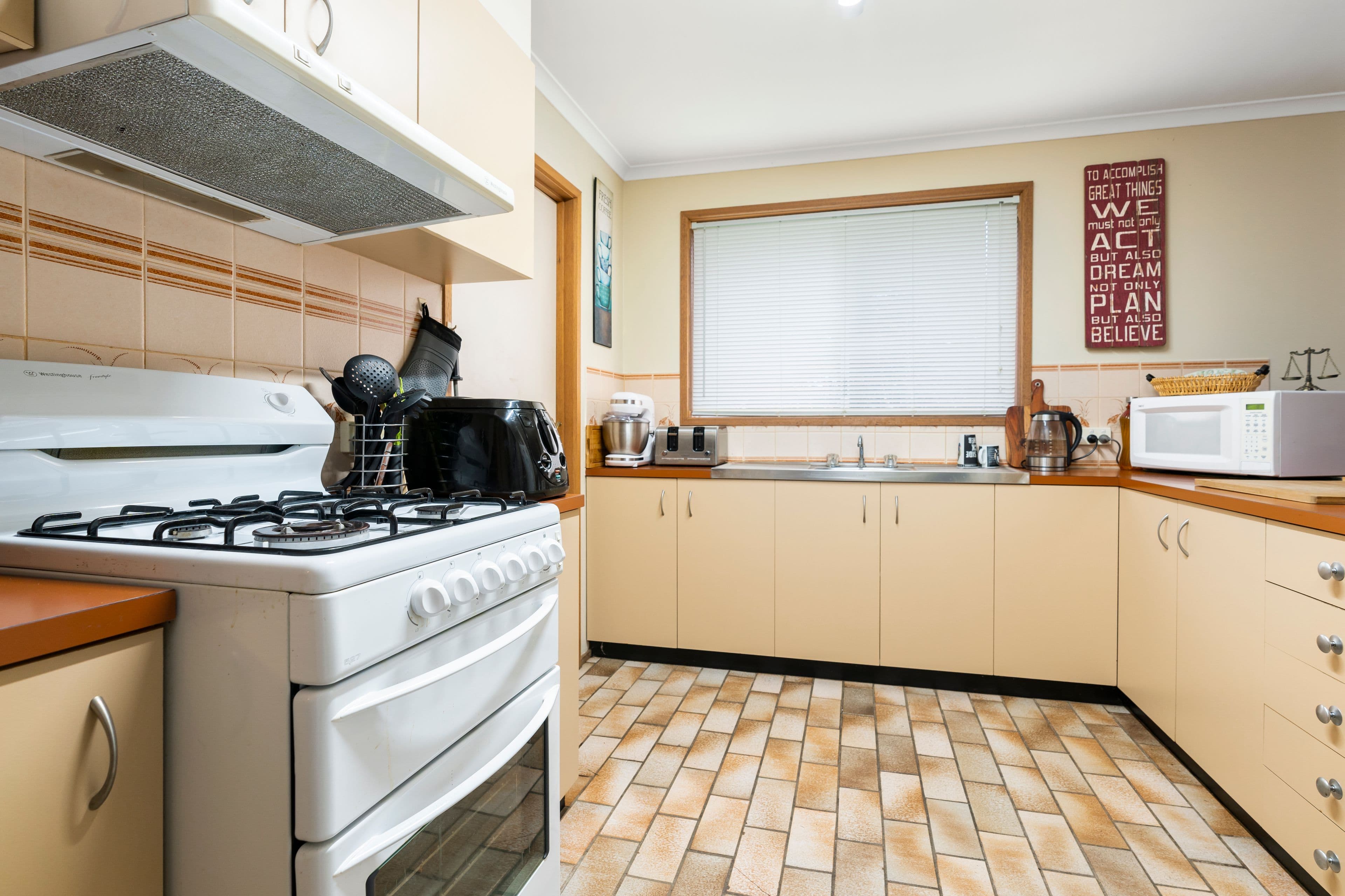 549 Roach Street, Lavington NSW 2641, Lavington - Thumbnail 2