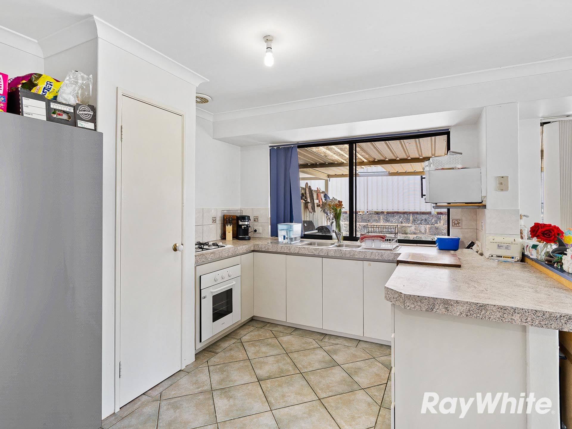 40 Floribunda Avenue, Halls Head WA 6210, Halls Head - Thumbnail 3