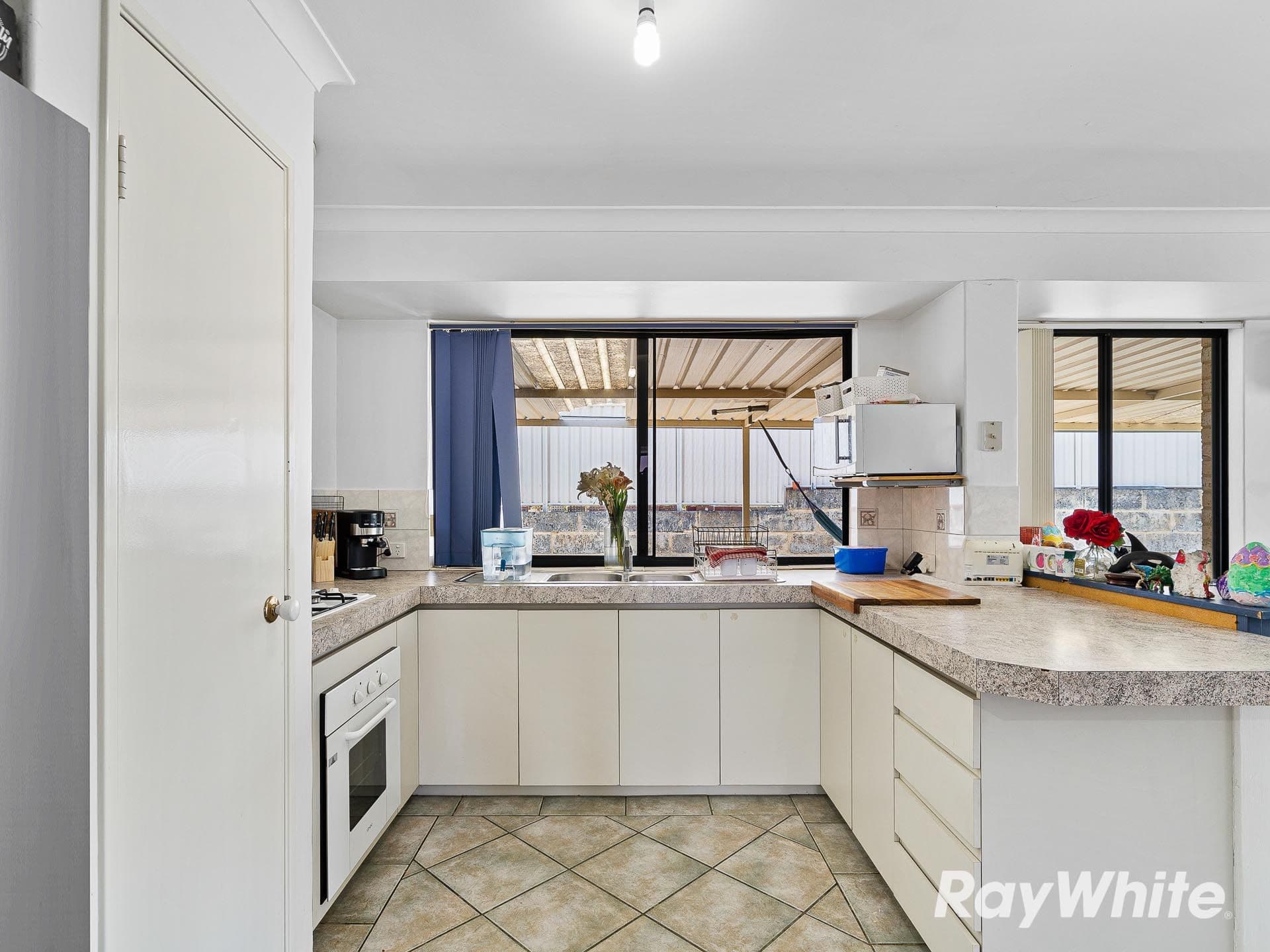 40 Floribunda Avenue, Halls Head WA 6210, Halls Head - Thumbnail 4