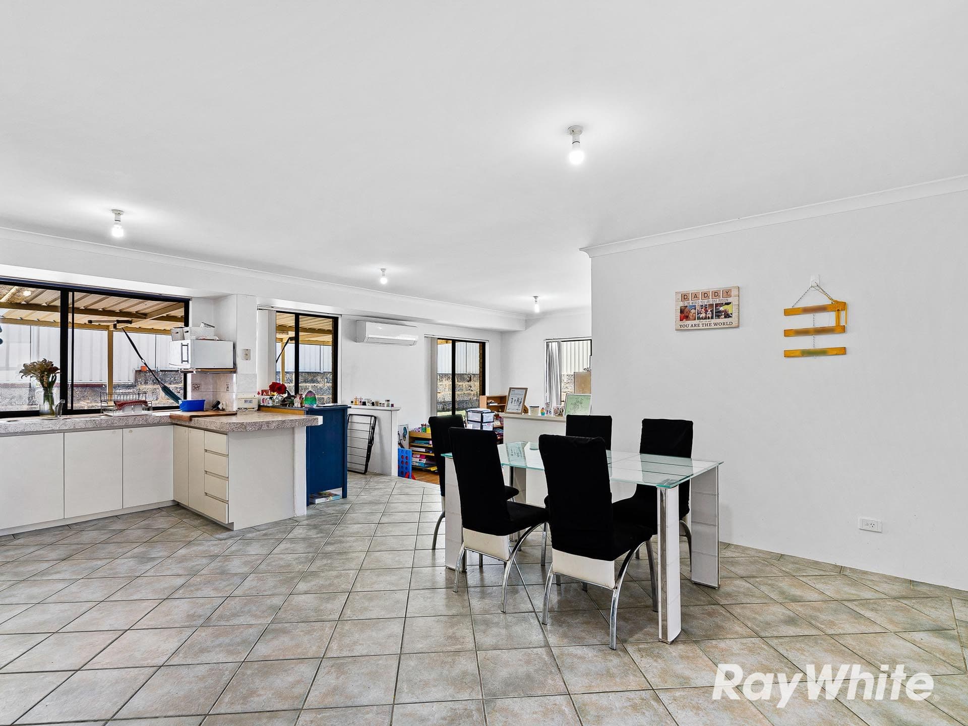40 Floribunda Avenue, Halls Head WA 6210, Halls Head - Thumbnail 5