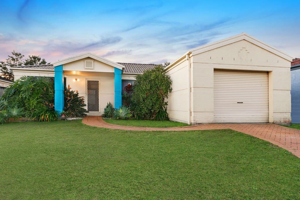 16  Aurora Place, Bateau Bay - Image 1