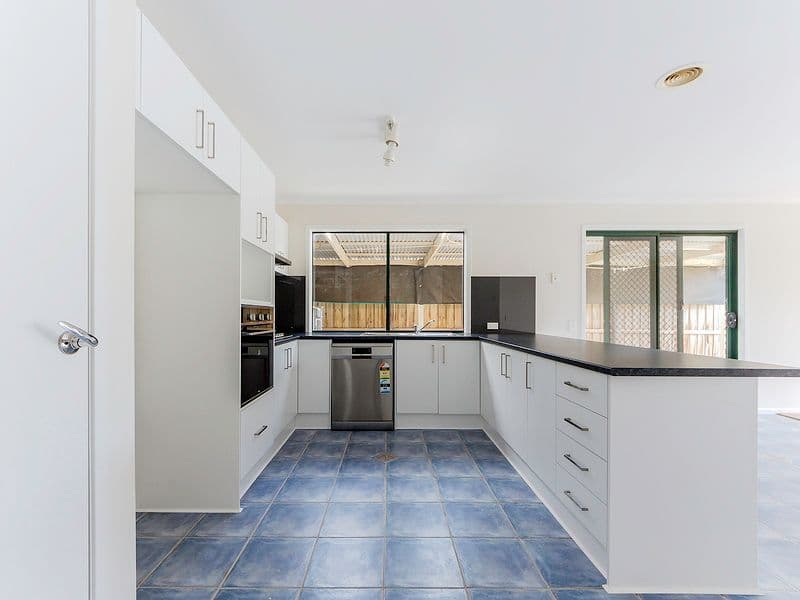 22 Carruthers Drive, Hoppers Crossing VIC 3029, Hoppers Crossing - Thumbnail 2