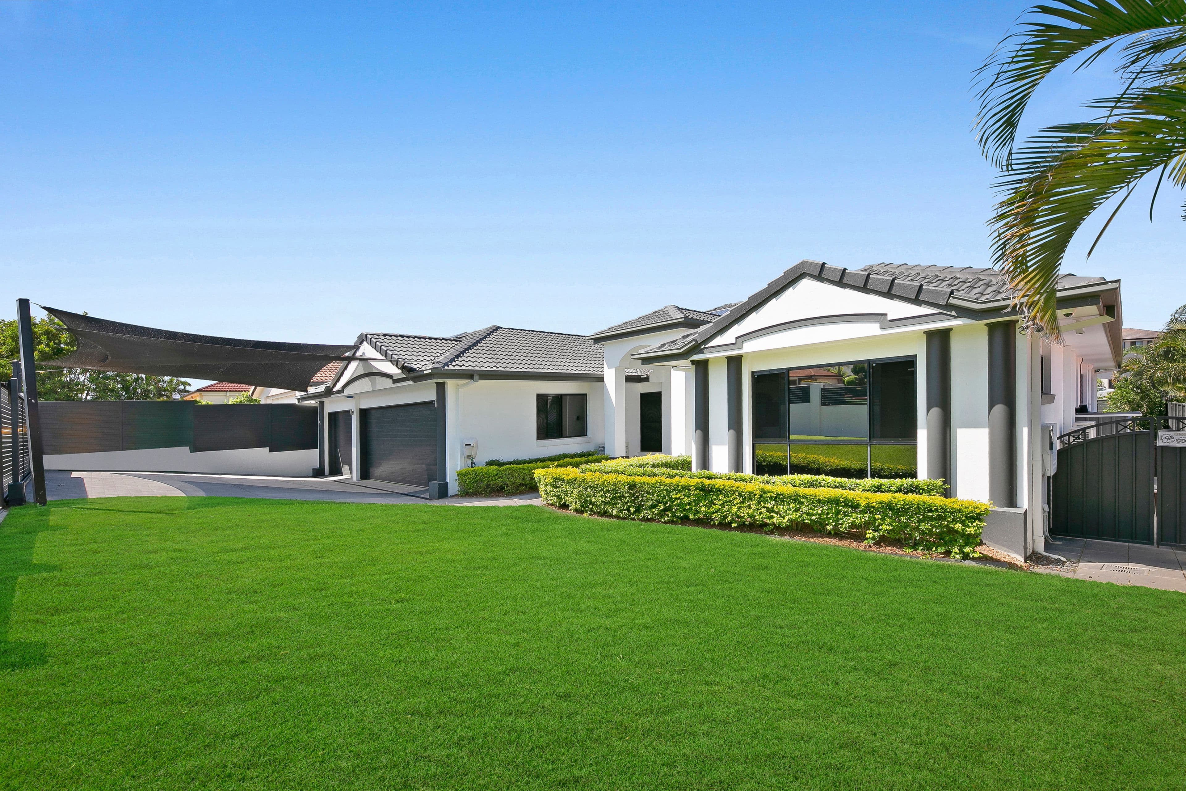 10 Nottinghill Gate Drive, Arundel QLD 4214, Arundel - Thumbnail 2