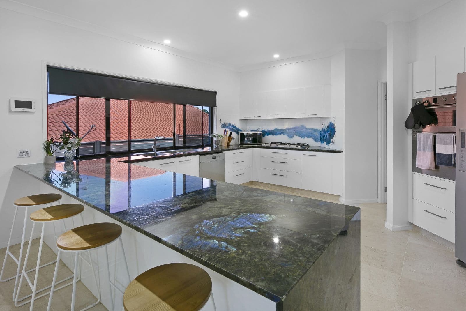 10 Nottinghill Gate Drive, Arundel QLD 4214, Arundel - Thumbnail 7
