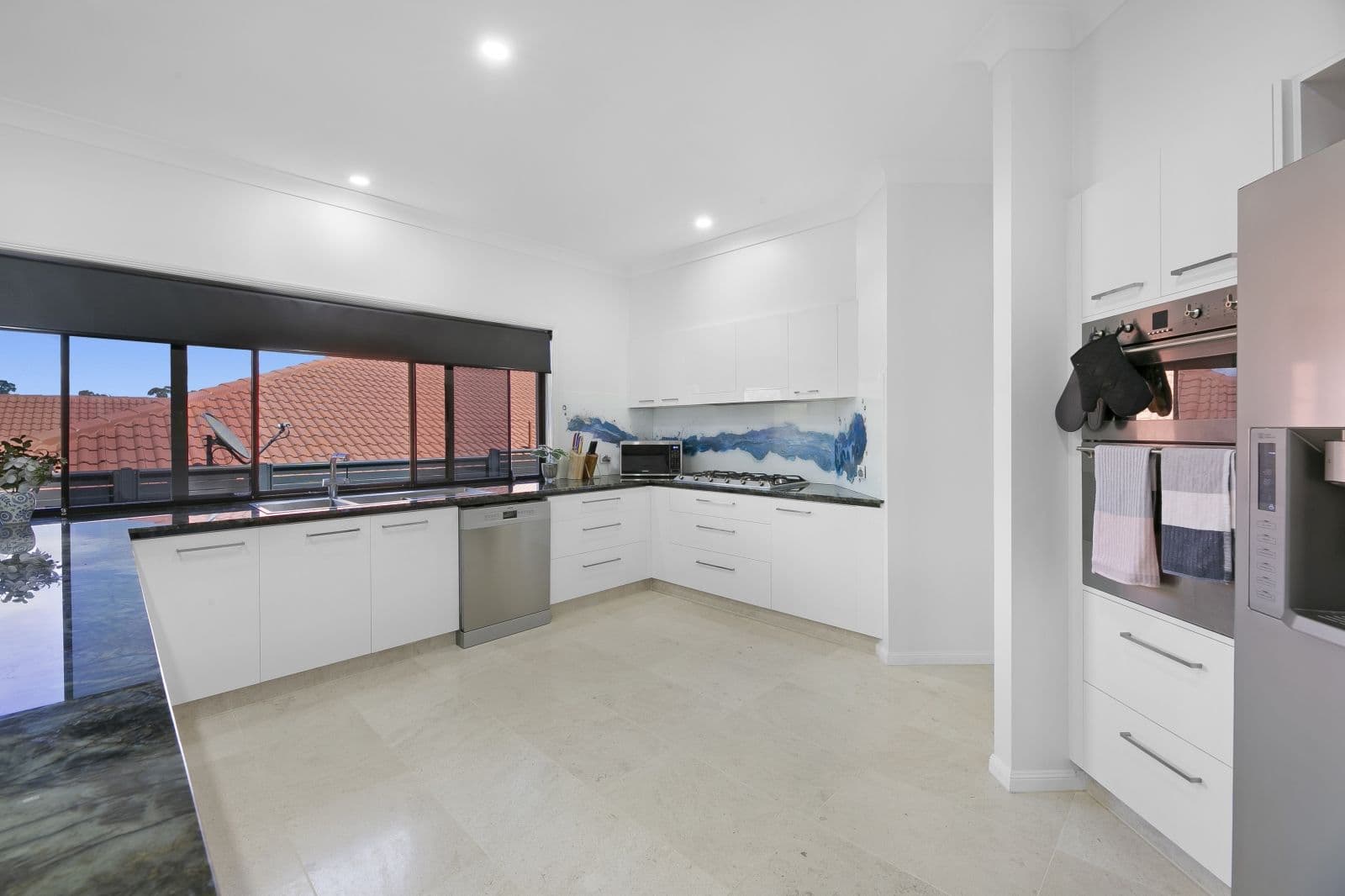 10 Nottinghill Gate Drive, Arundel QLD 4214, Arundel - Thumbnail 8