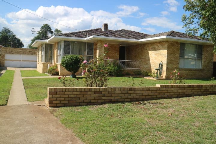 10 Lindsay Avenue, Glen Innes - Image 1