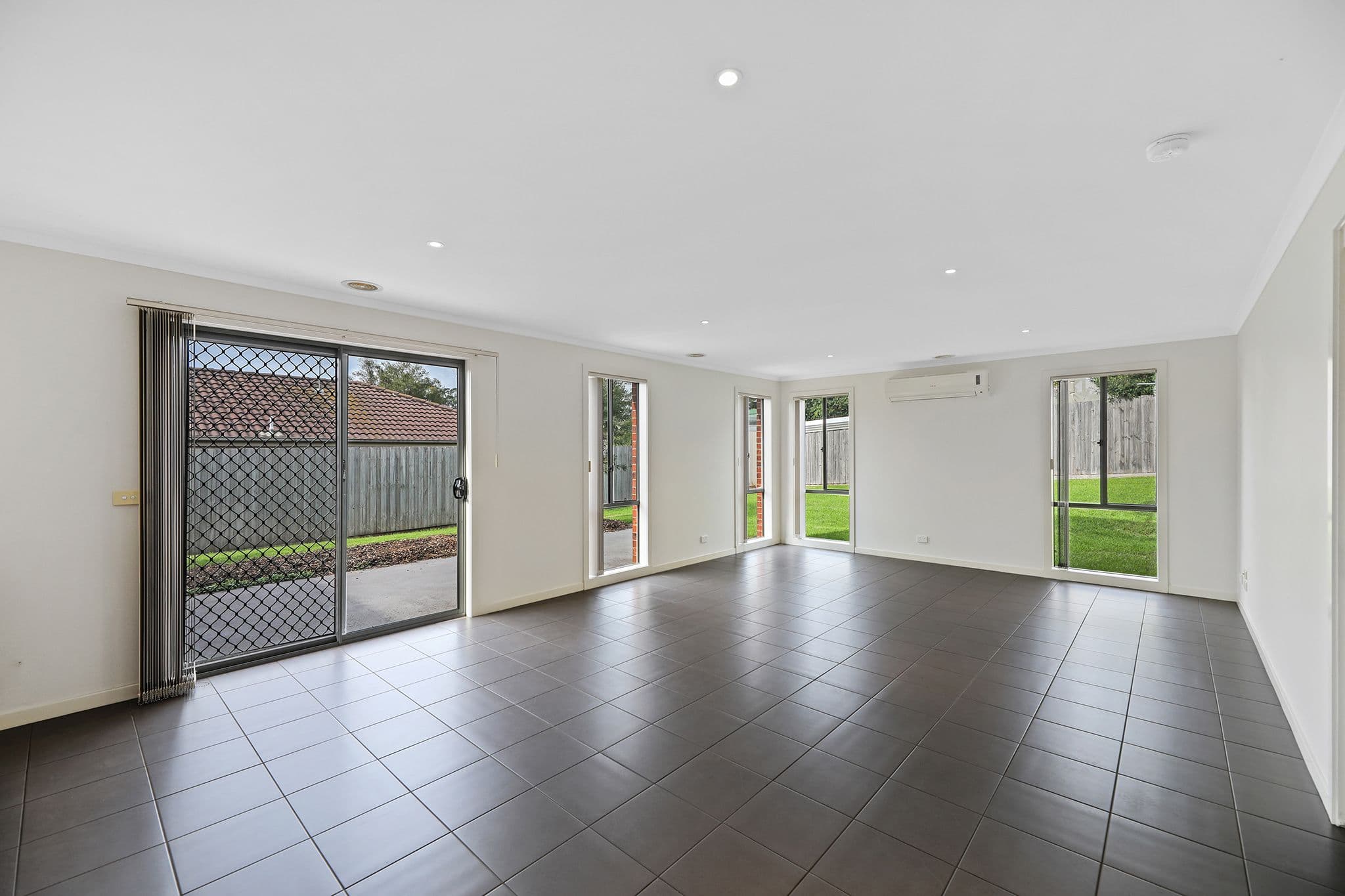 10 Rivendale Crescent, Drouin VIC 3818, Drouin - Thumbnail 4