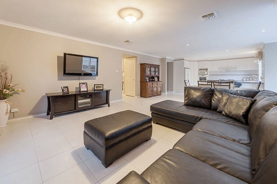8 Burniston Avenue, Craigieburn VIC 3064, Craigieburn - Thumbnail 3