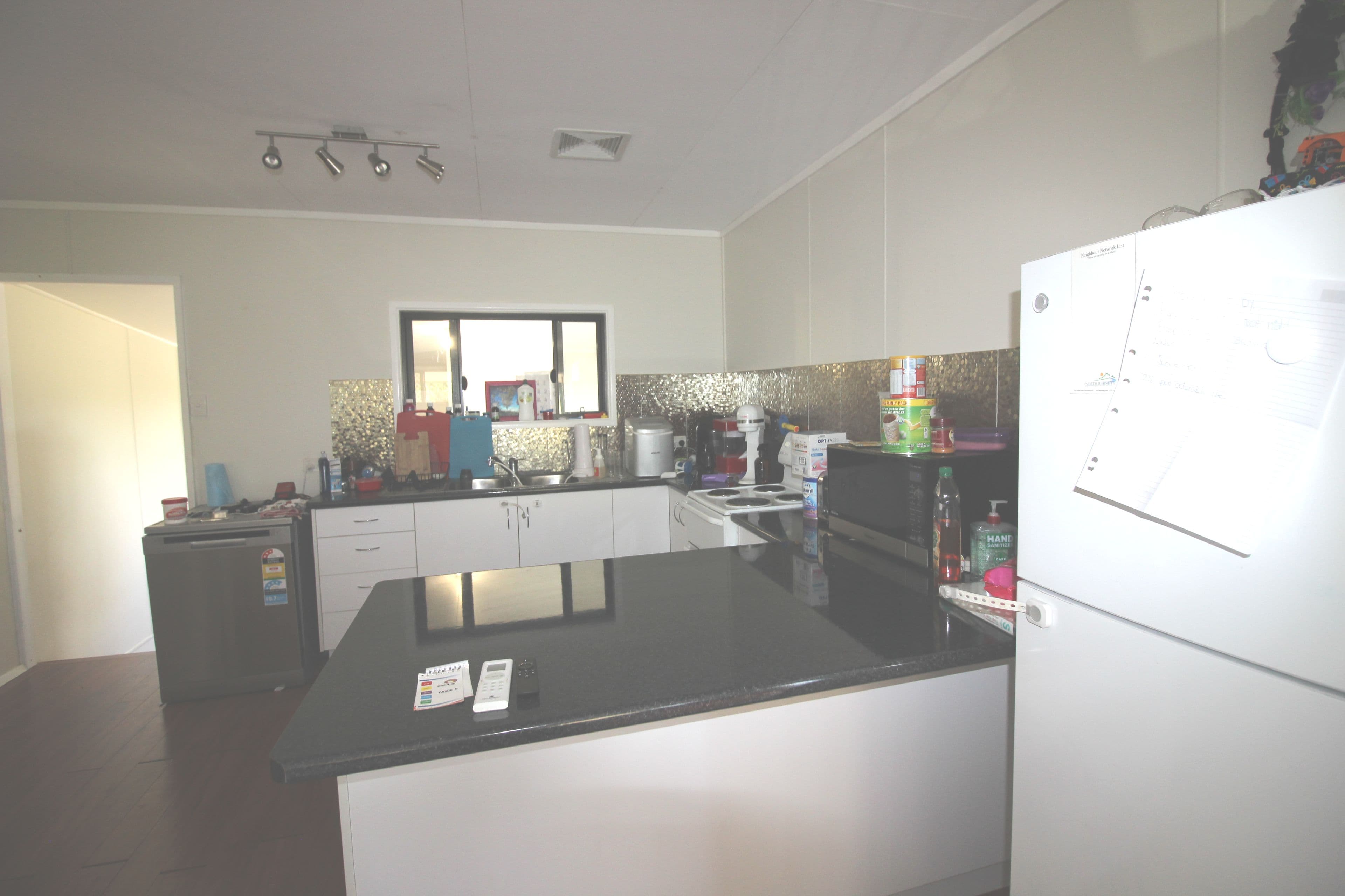 10 Province Street, Mount Perry QLD 4671, Mount Perry - Thumbnail 3