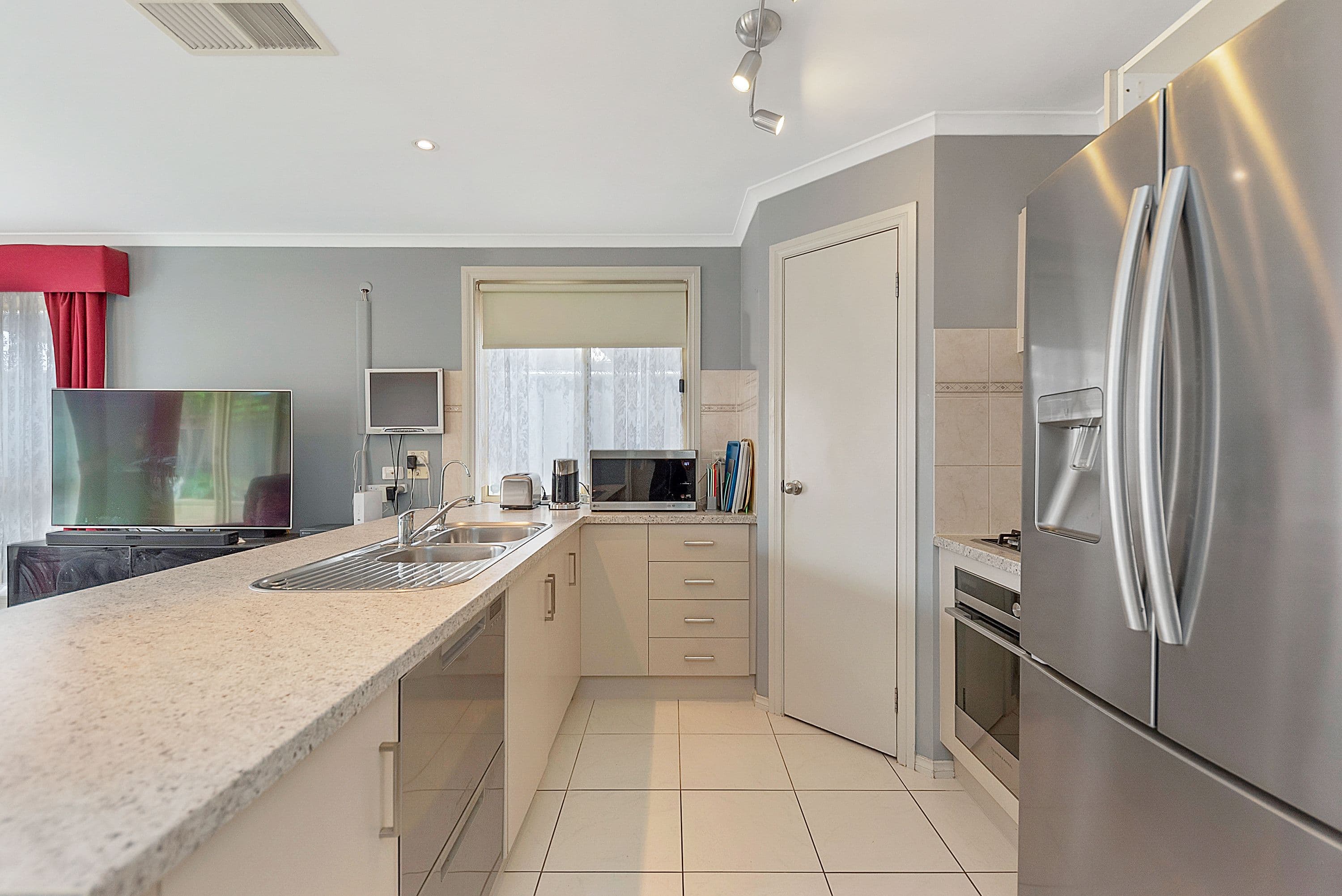 2 Naismith Street, Footscray - Thumbnail 4