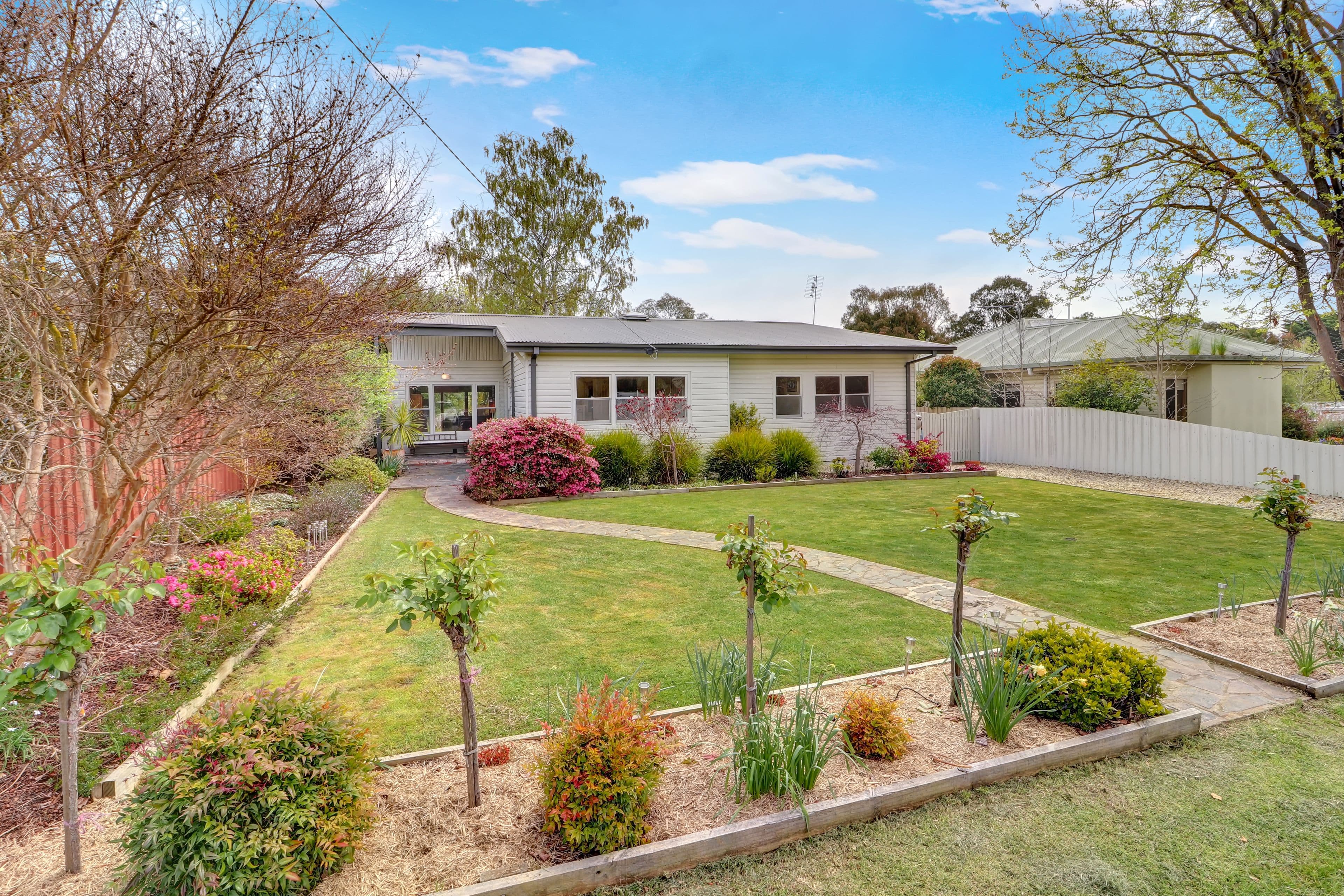 47 Elvins Street, Mansfield VIC 3722, Mansfield - Thumbnail 2