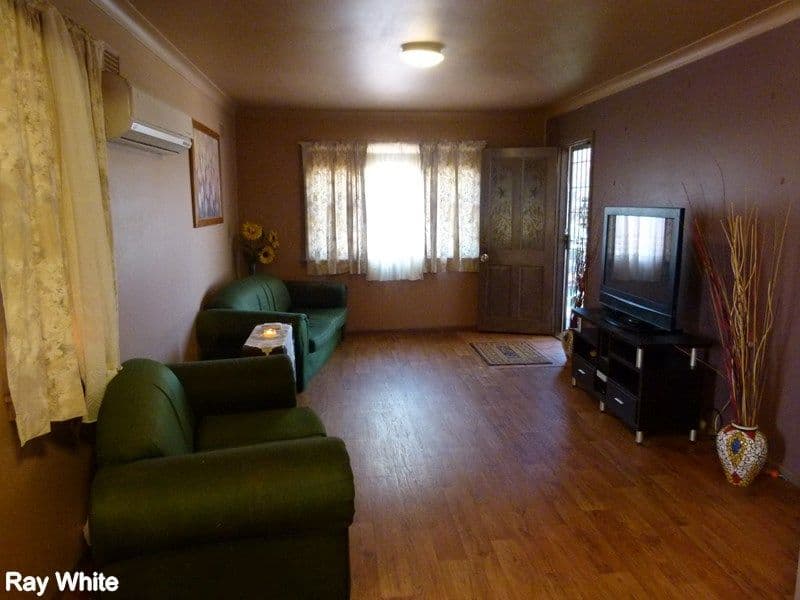 18 Scrivener Street, FORBES NSW 2871, Forbes - Thumbnail 2